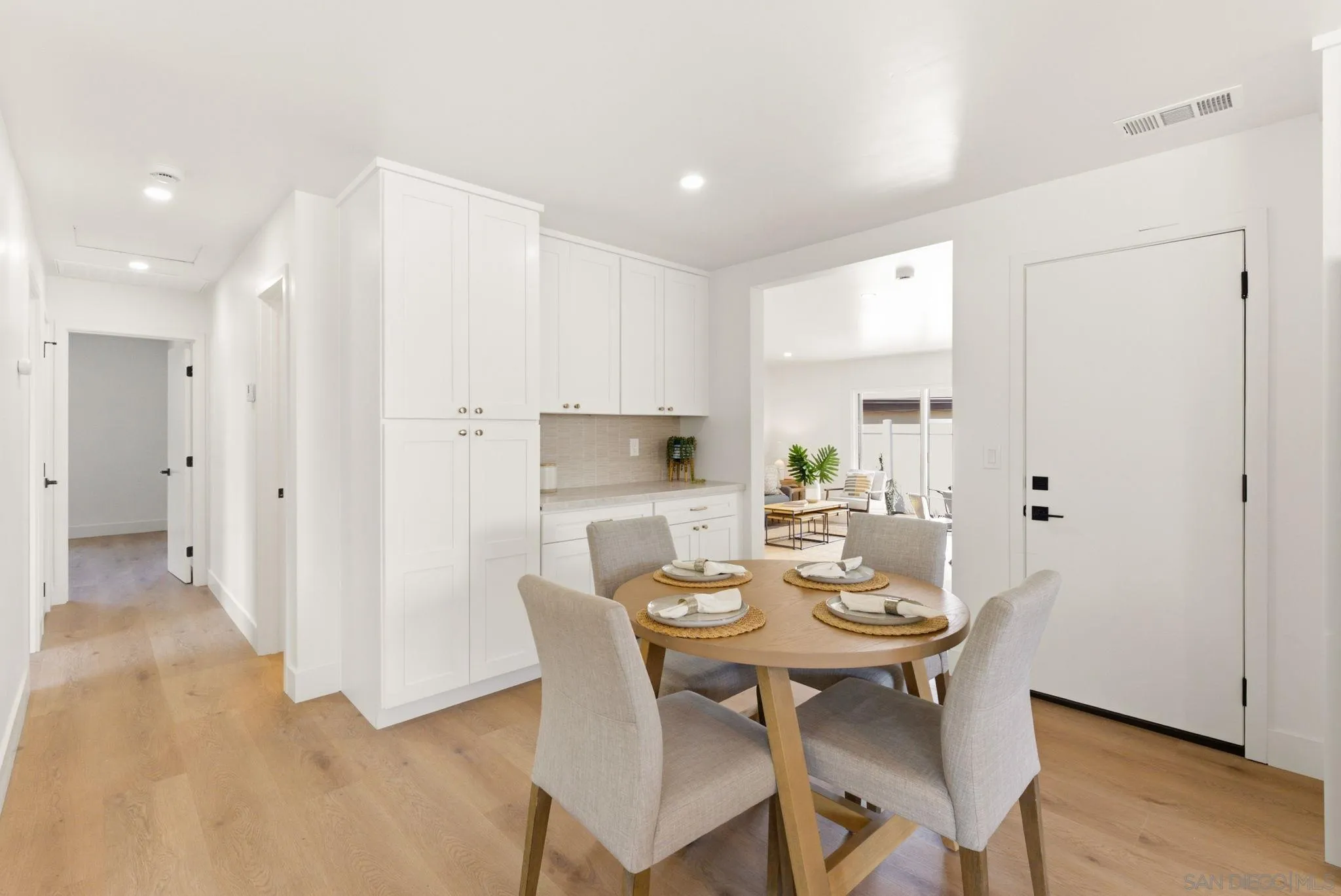 https://cdn.realtyfeed.com/cdn/127/260021089/0c690c9b36d79a9cb6c8856dd27d82c4.webp