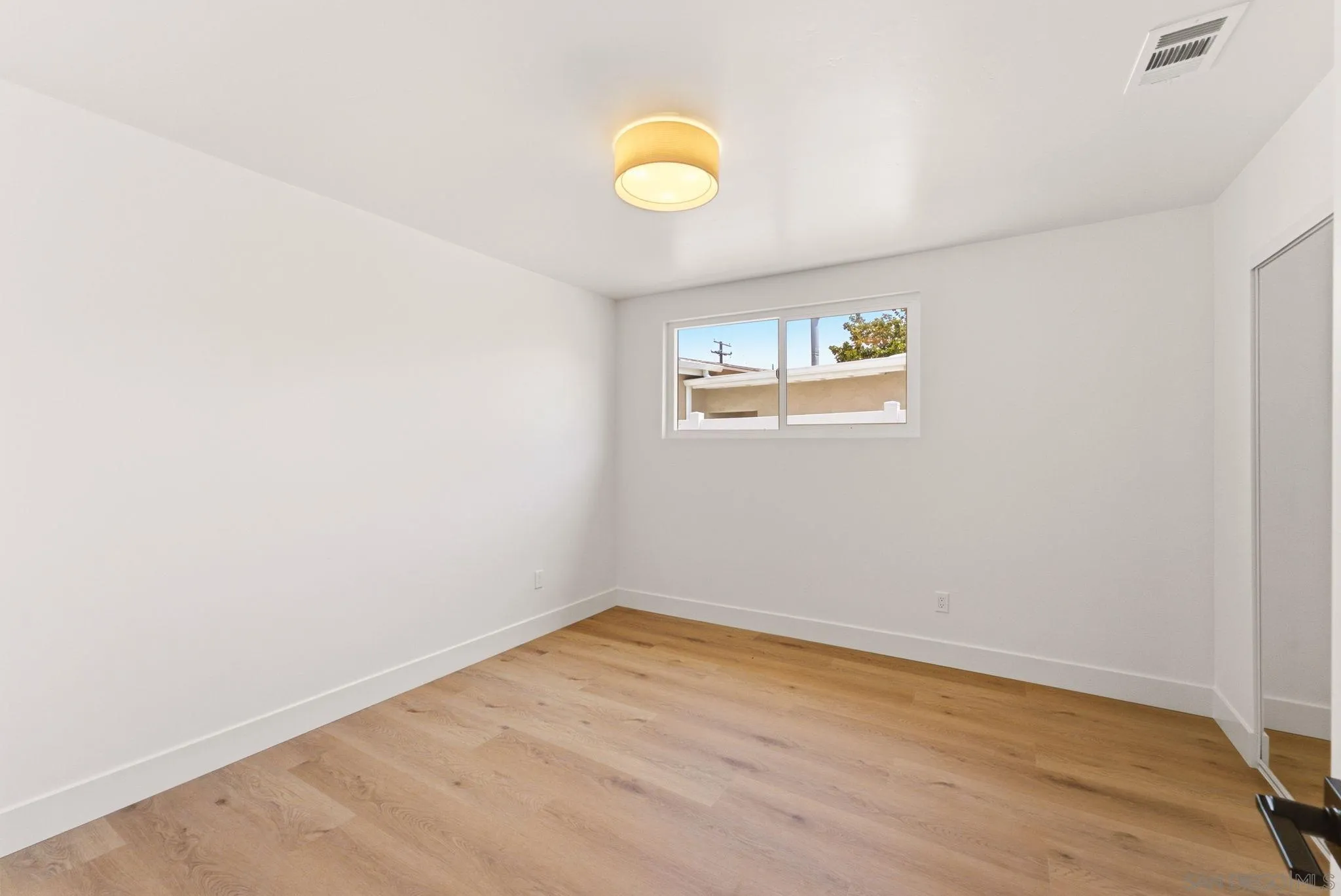 https://cdn.realtyfeed.com/cdn/127/260021089/27d7aac1fcfd0a9cc9c27d3d71905f30.webp