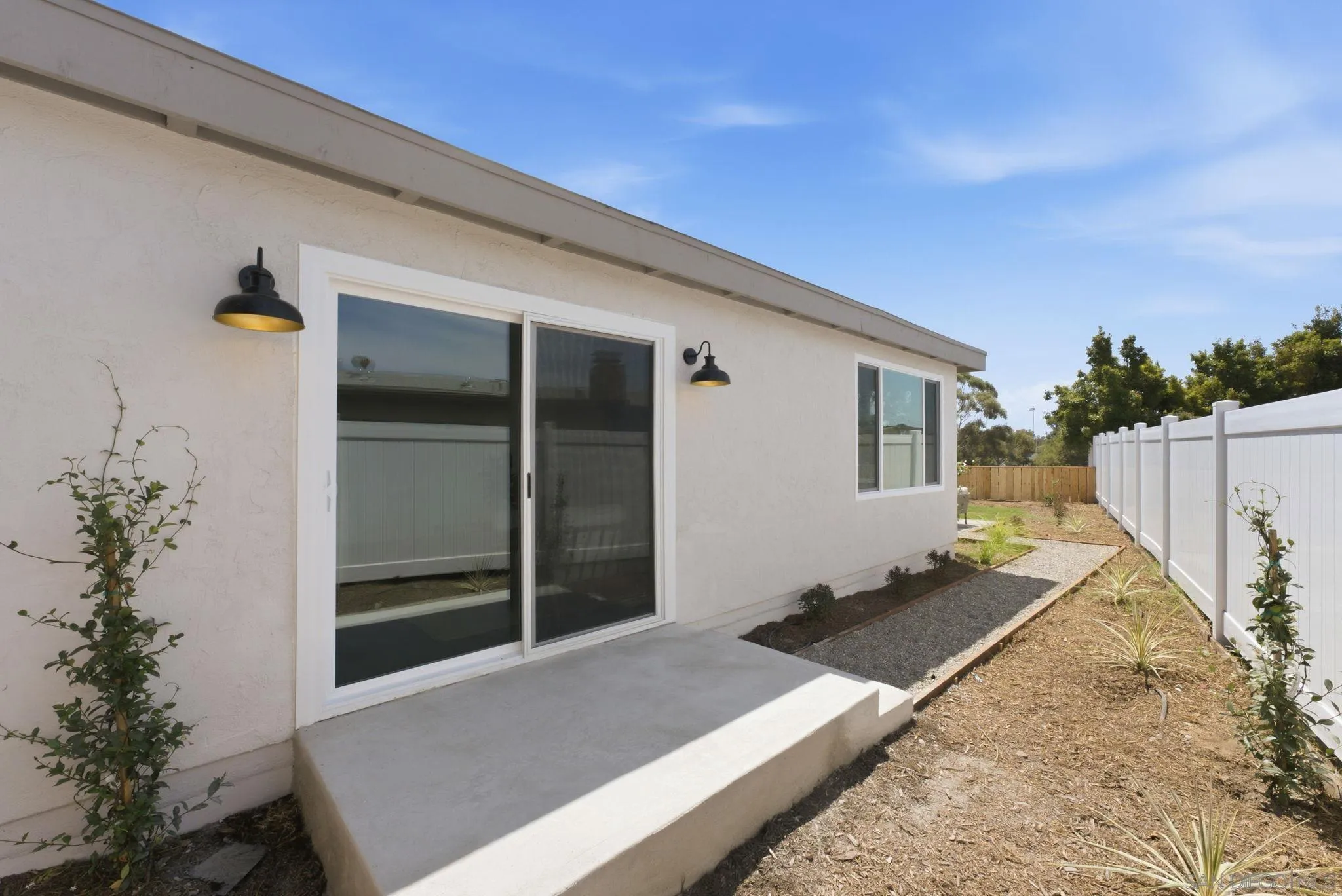 https://cdn.realtyfeed.com/cdn/127/260021089/38ec2e10f27dd656e37f28911bd9ebc4.webp