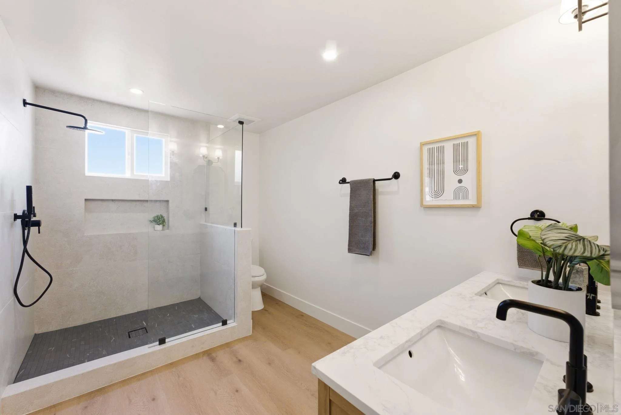 https://cdn.realtyfeed.com/cdn/127/260021089/406f099ee68fe1a5352bc5b3faf898d9.webp
