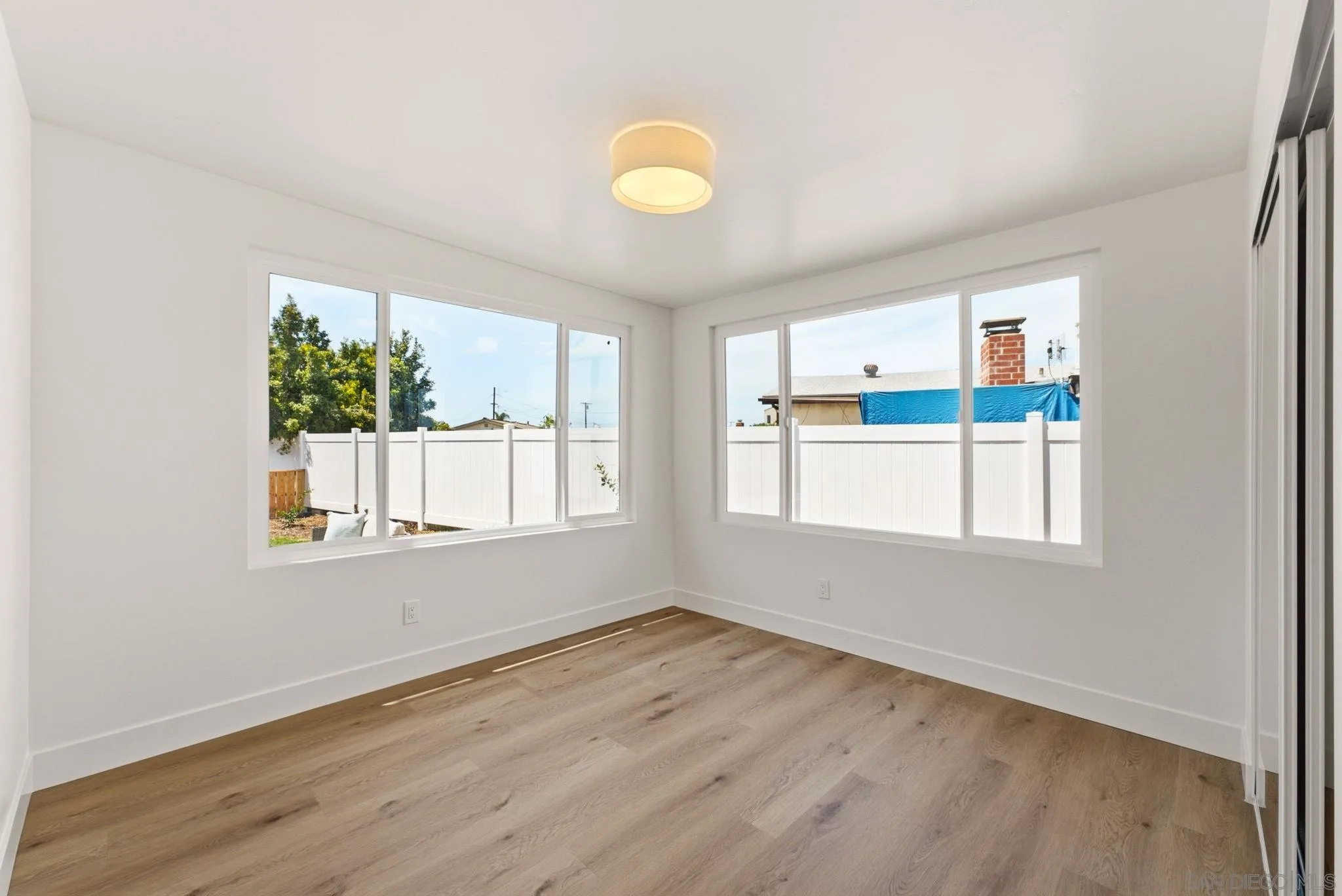 https://cdn.realtyfeed.com/cdn/127/260021089/d9e51c6aa8c49897fe799fa52fb79bd5.webp