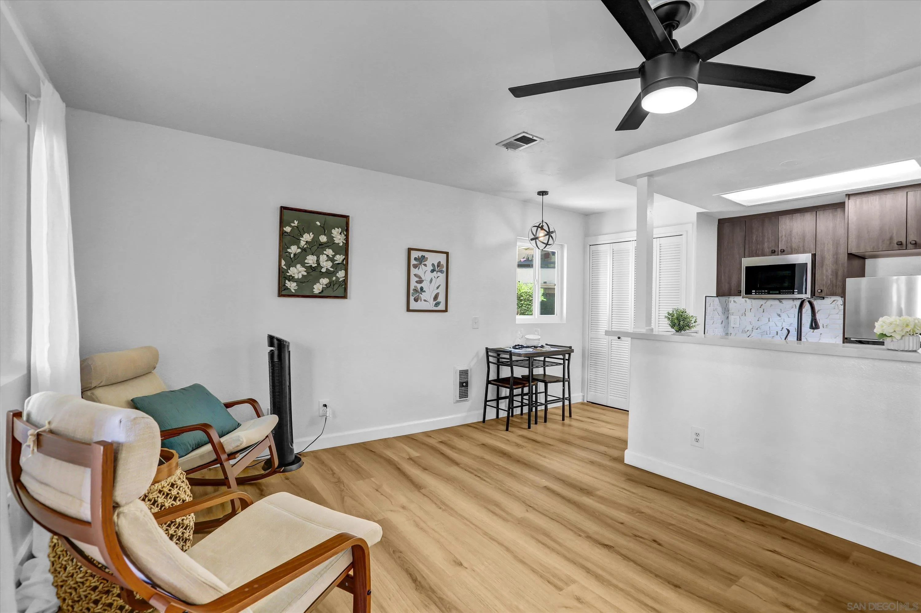https://cdn.realtyfeed.com/cdn/127/260021090/03ead185c4bc20c17a2d2ab9c58b5d2c.webp
