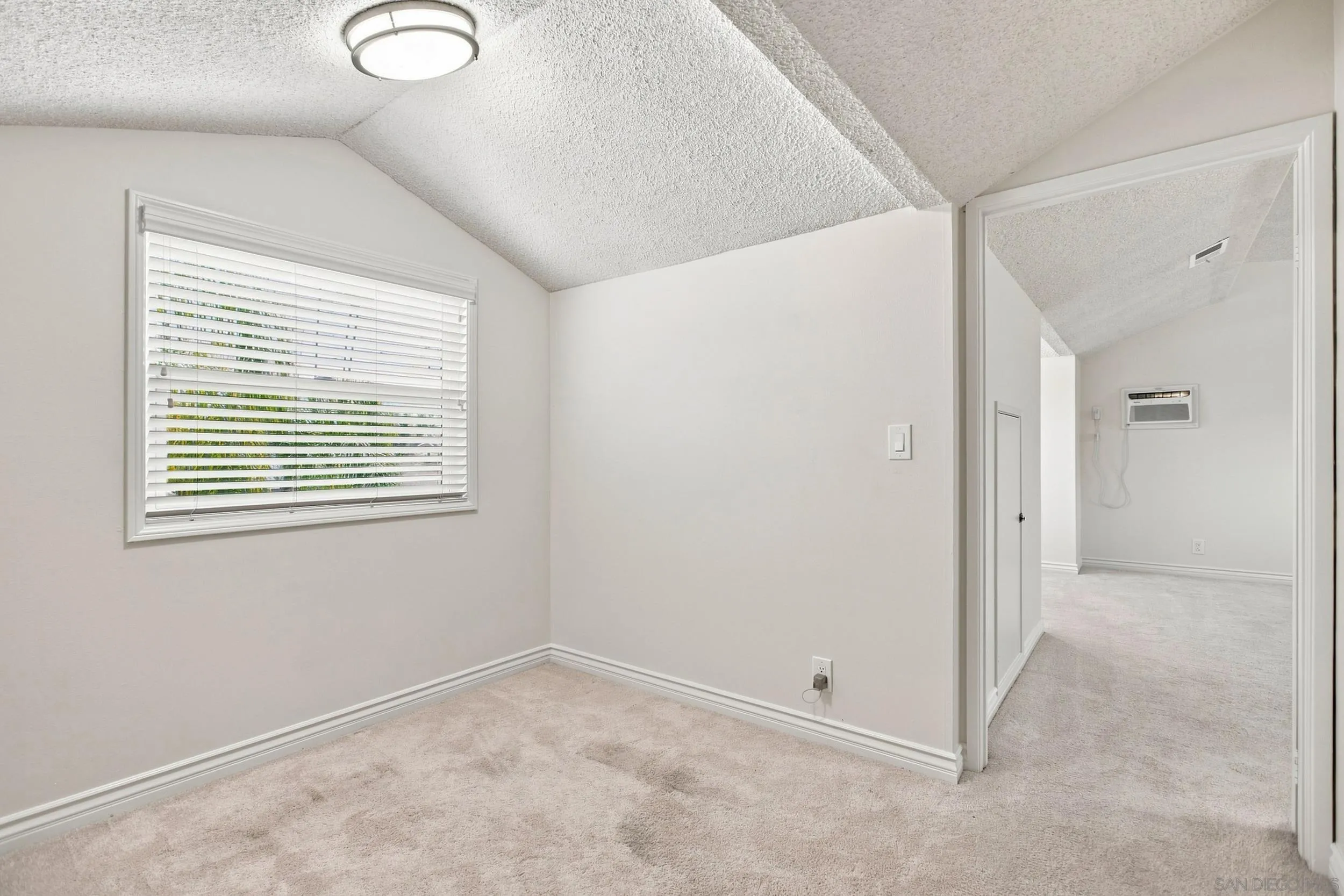 https://cdn.realtyfeed.com/cdn/127/260021093/6db0584a1bc56bdf07b4f043bc31b4b2.webp