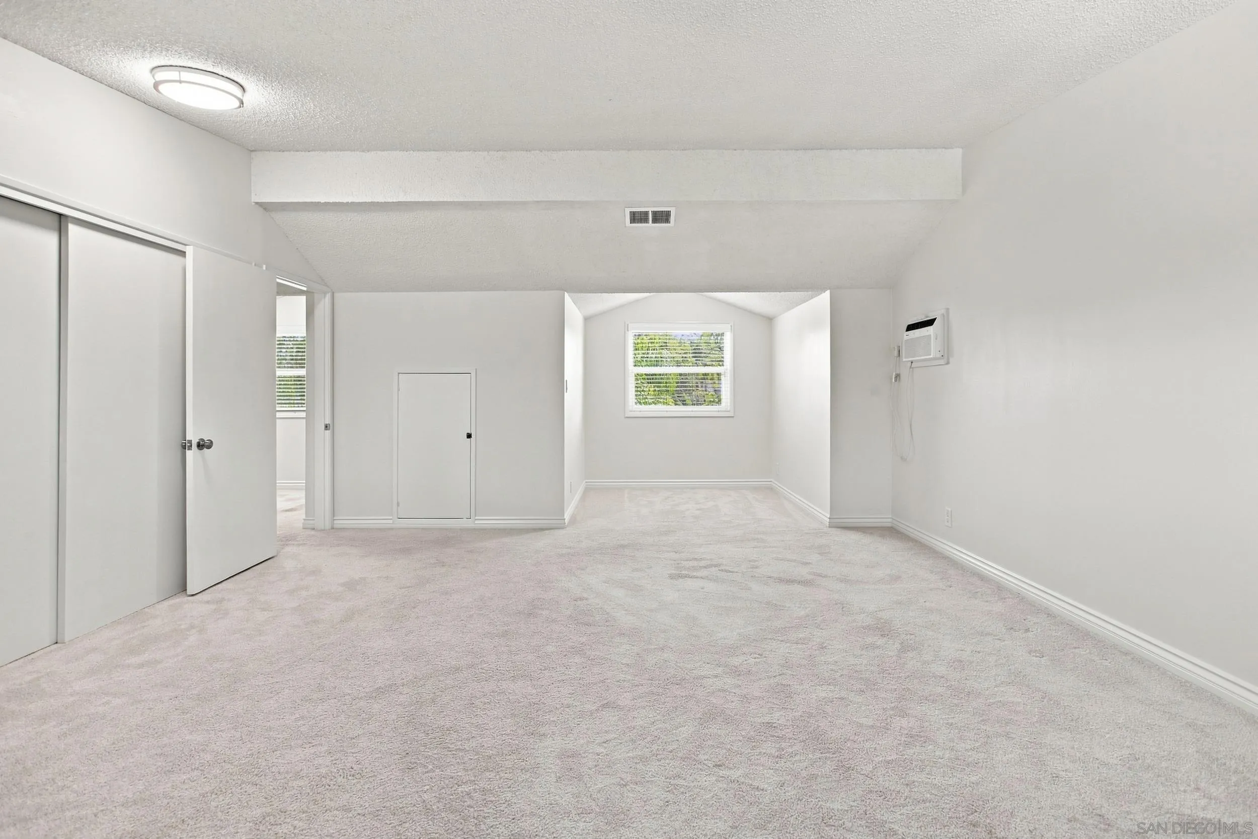 https://cdn.realtyfeed.com/cdn/127/260021093/8588adbf157cbcf298a46bb2148c76b4.webp