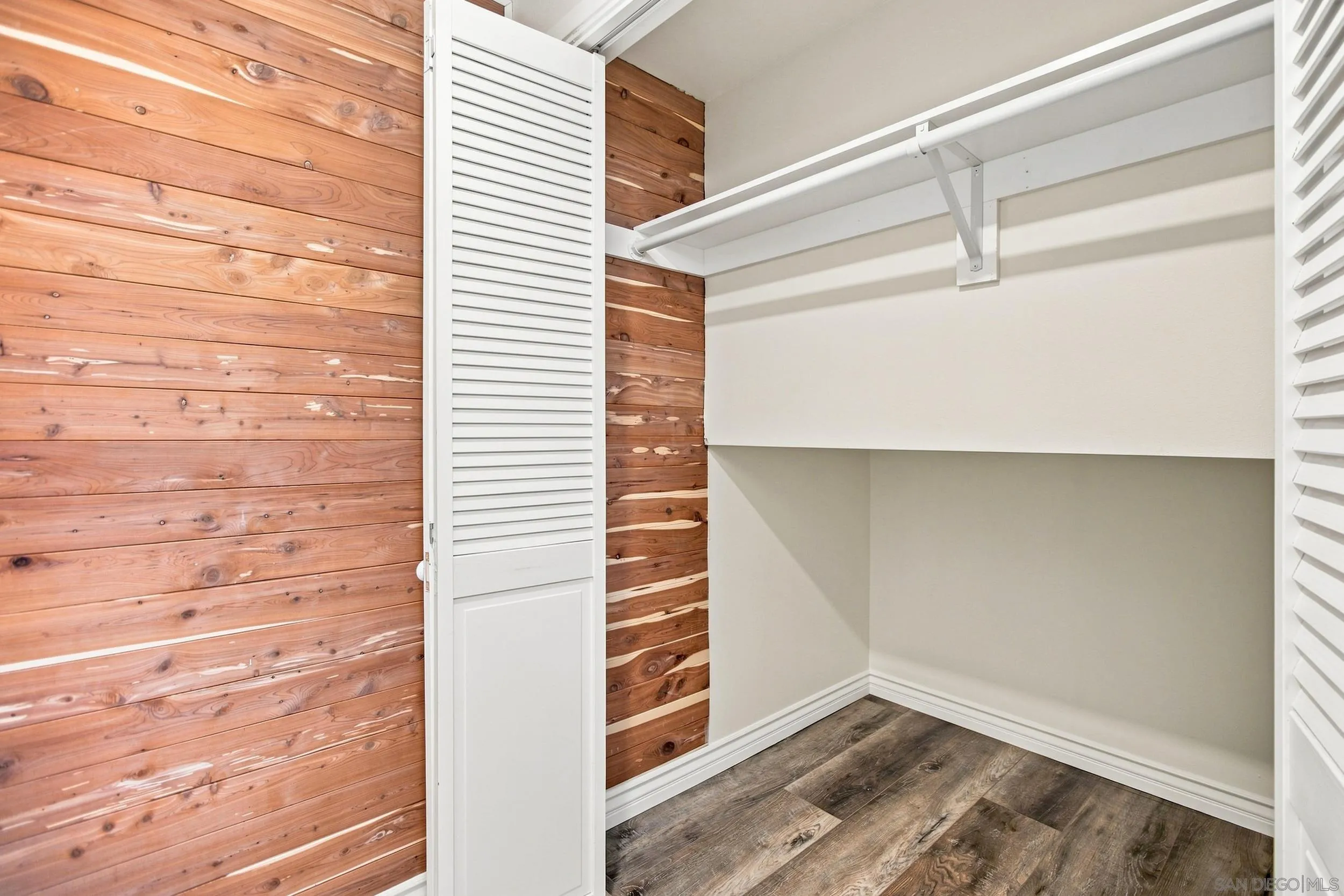 https://cdn.realtyfeed.com/cdn/127/260021093/8c3367c7a158af236b97f49bf95fb309.webp