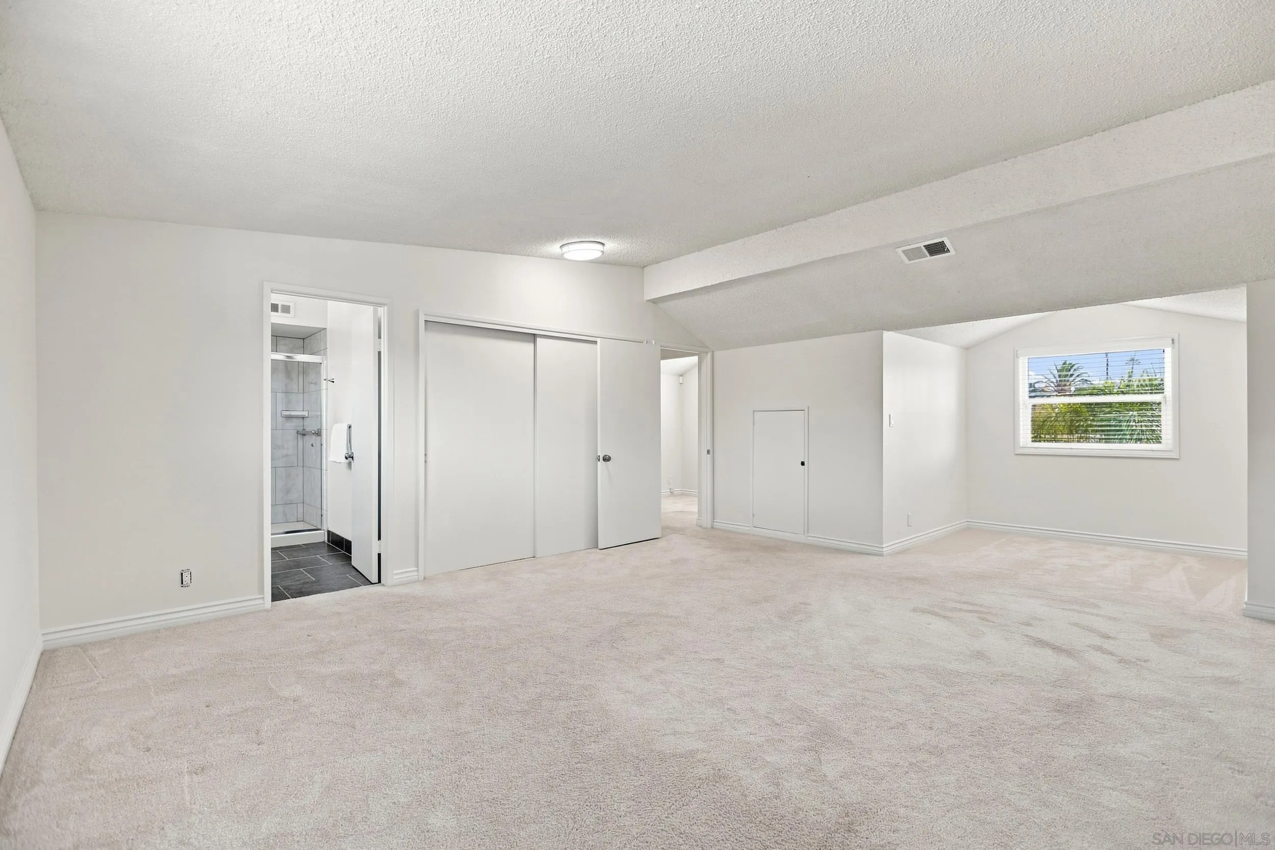 https://cdn.realtyfeed.com/cdn/127/260021093/aa0eb69606299ecb16367cb521a97b65.webp