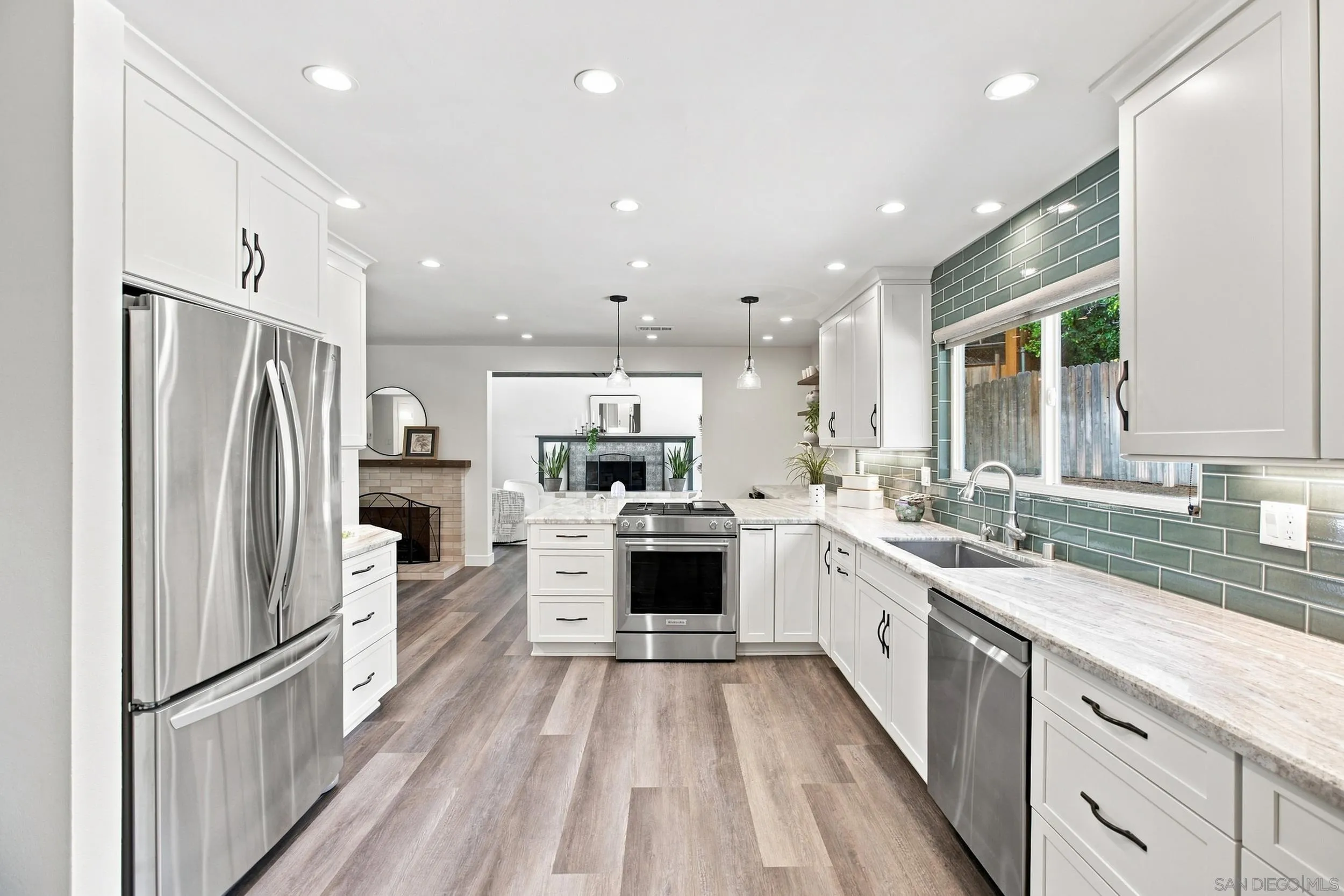 https://cdn.realtyfeed.com/cdn/127/260021093/aa87dc9c76e2c02590bb78dbe2685bf9.webp