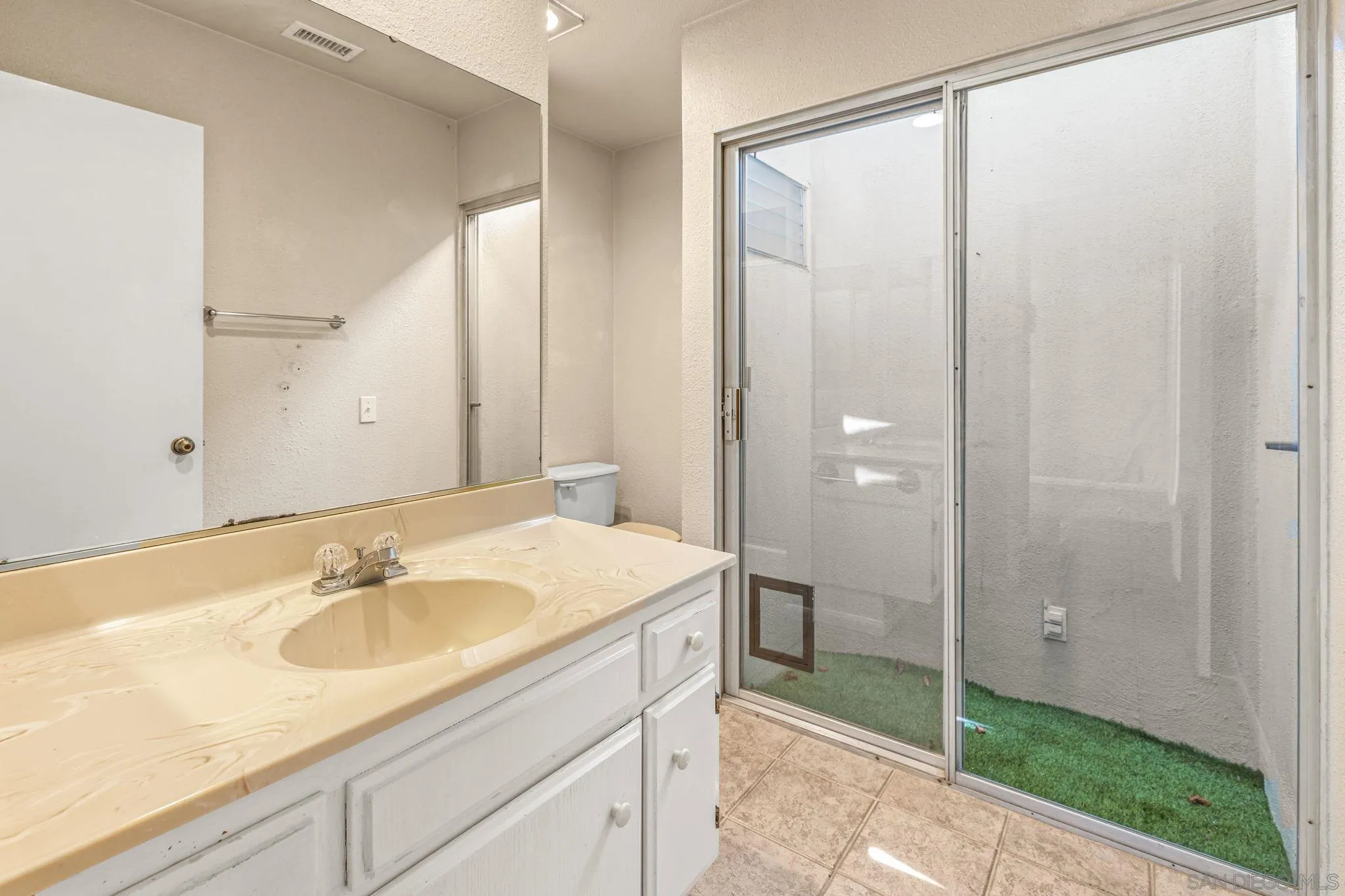 https://cdn.realtyfeed.com/cdn/127/260021094/8914dc49f55a32d72b28b5d32dc3e153.webp