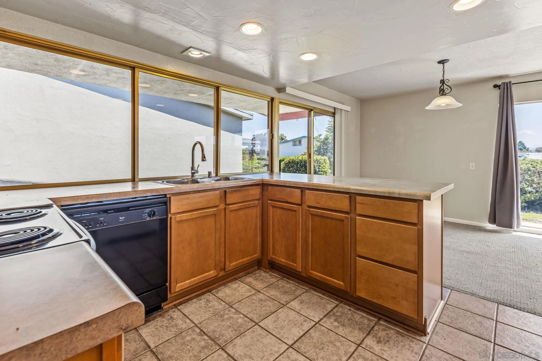 https://cdn.realtyfeed.com/cdn/127/260021094/d50f1dc0caa9dfb85a142743d2c19d01.webp
