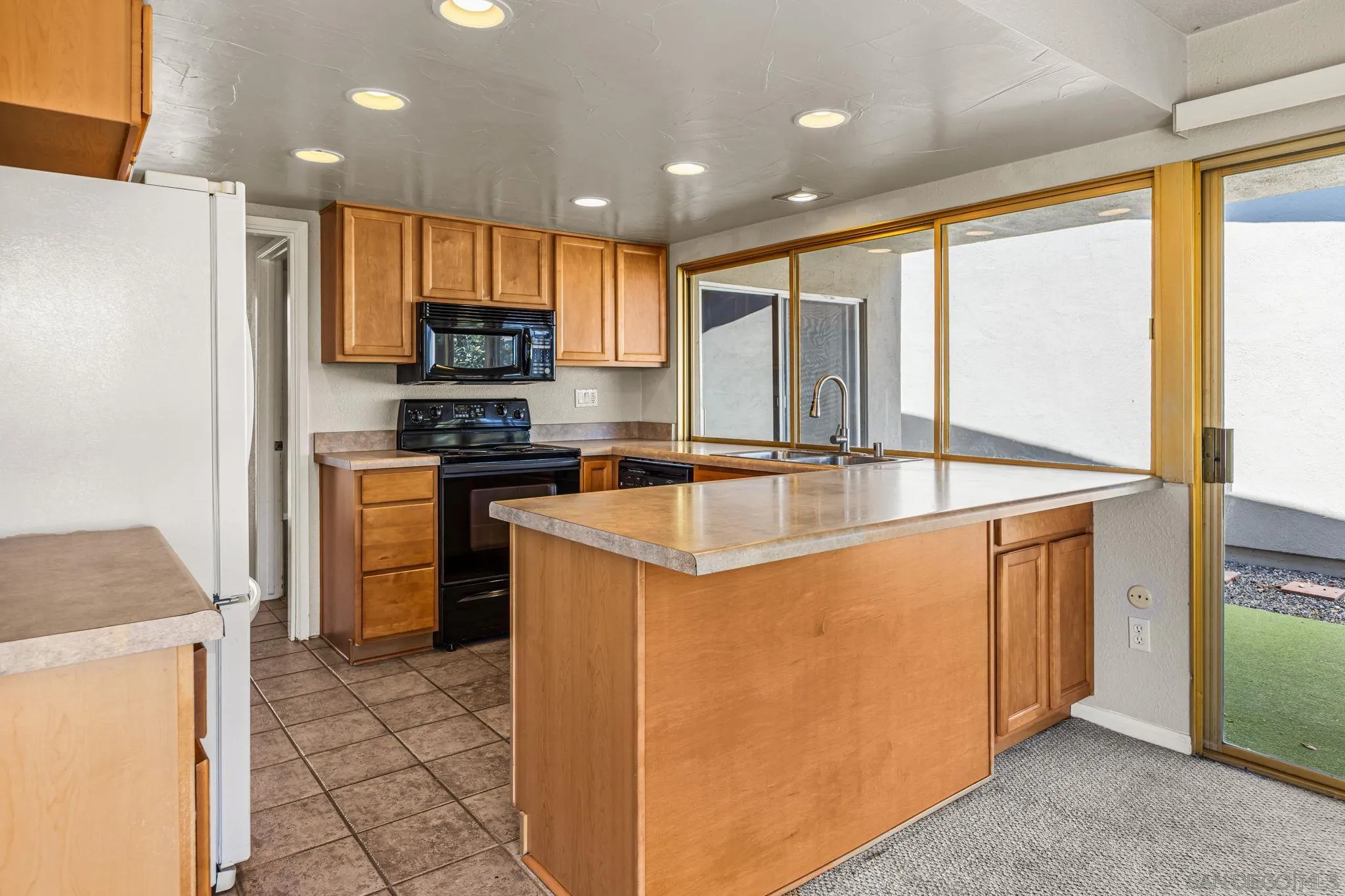 https://cdn.realtyfeed.com/cdn/127/260021094/dce3cbcbf9e87ecdcdb1b42c1f8e0f3b.webp