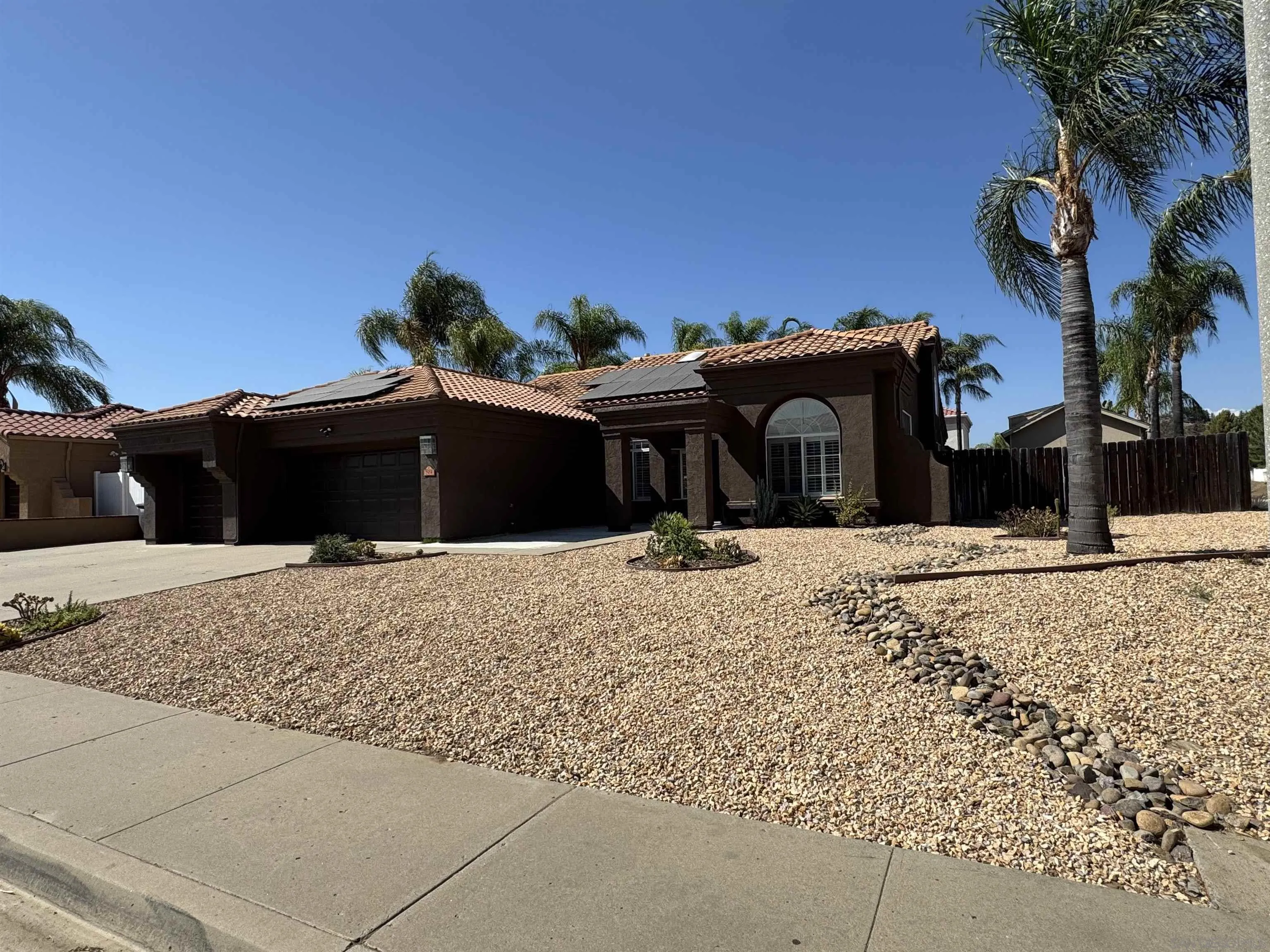 https://cdn.realtyfeed.com/cdn/127/260021104/94bf41208a55d29cacfd34d39c0c2b86.webp