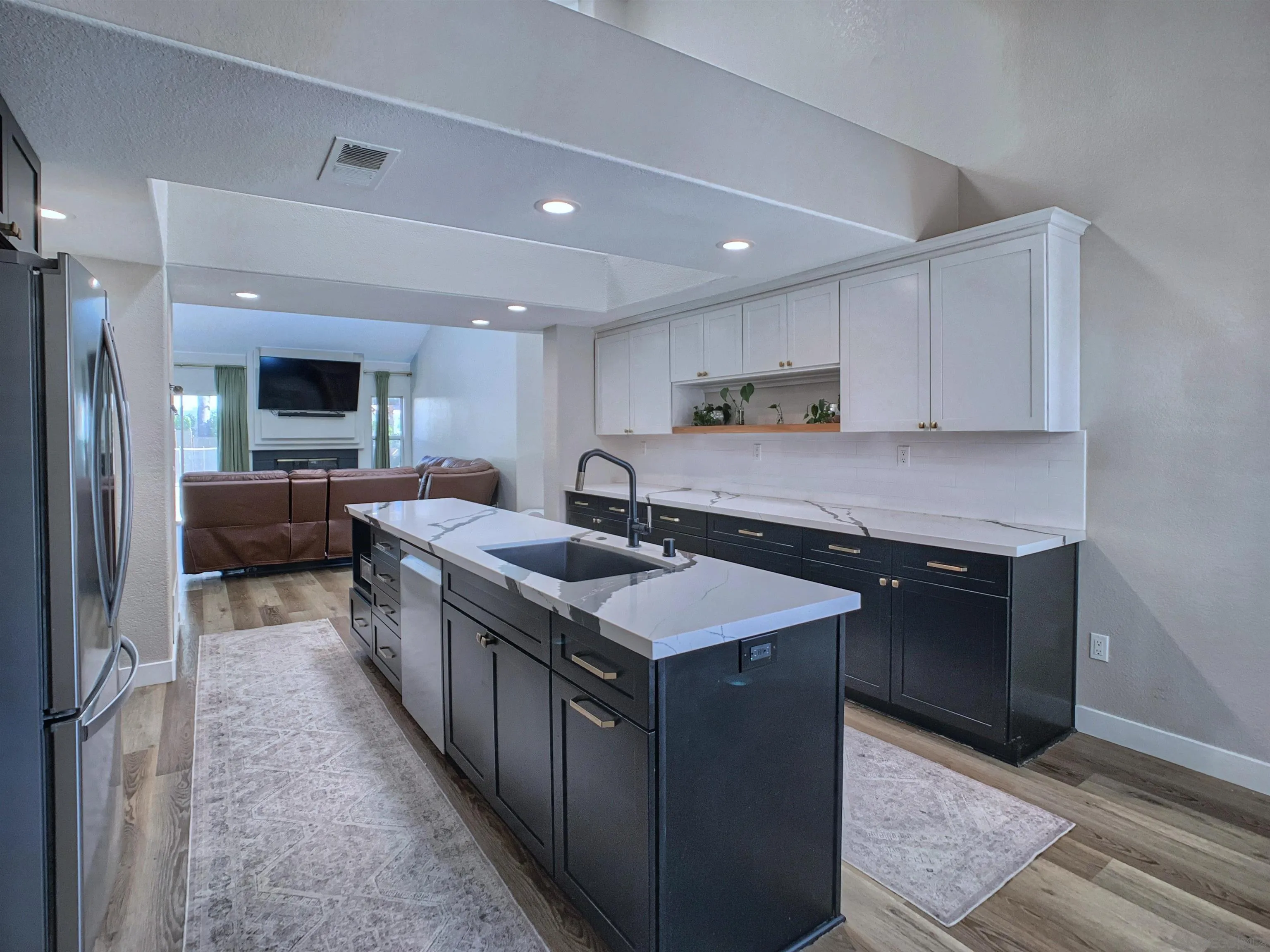 https://cdn.realtyfeed.com/cdn/127/260021104/a3d77043d1c856300e71cfaea3236026.webp
