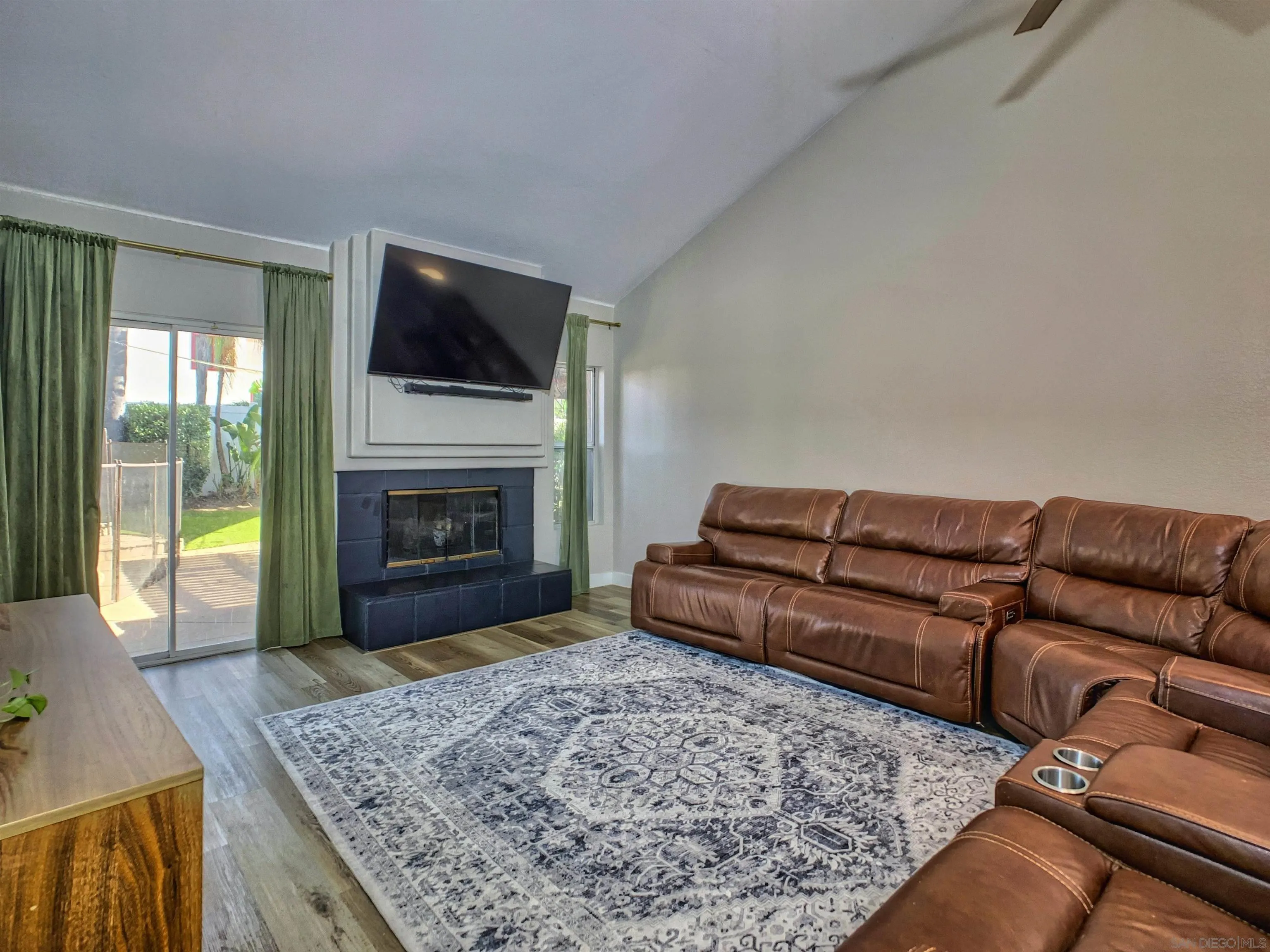https://cdn.realtyfeed.com/cdn/127/260021104/e6c1c21662cb74759e8d1ce6c0c9b3b3.webp