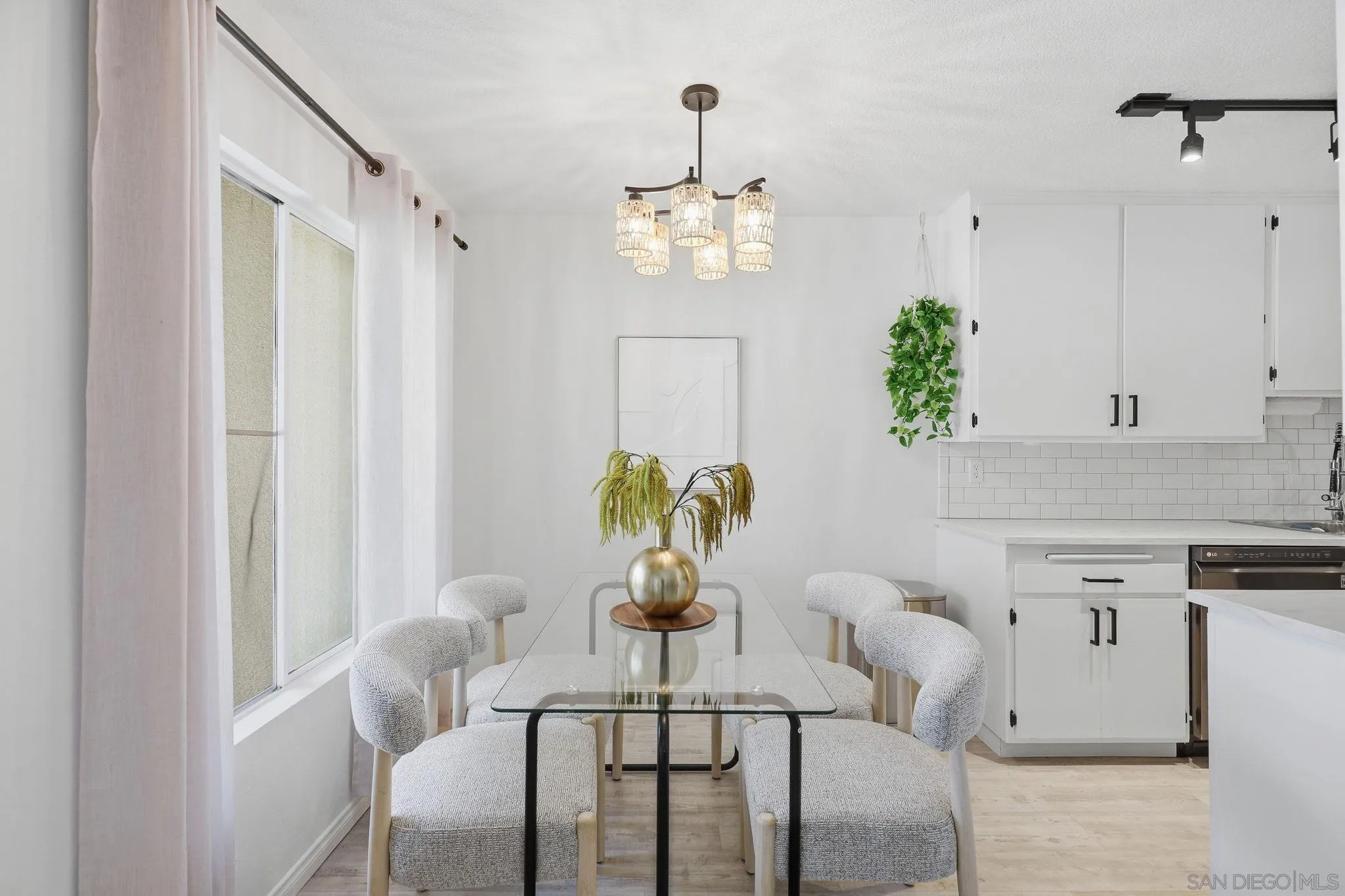 https://cdn.realtyfeed.com/cdn/127/260021109/07c590f06fa7f9afe76a3be8725655bd.webp