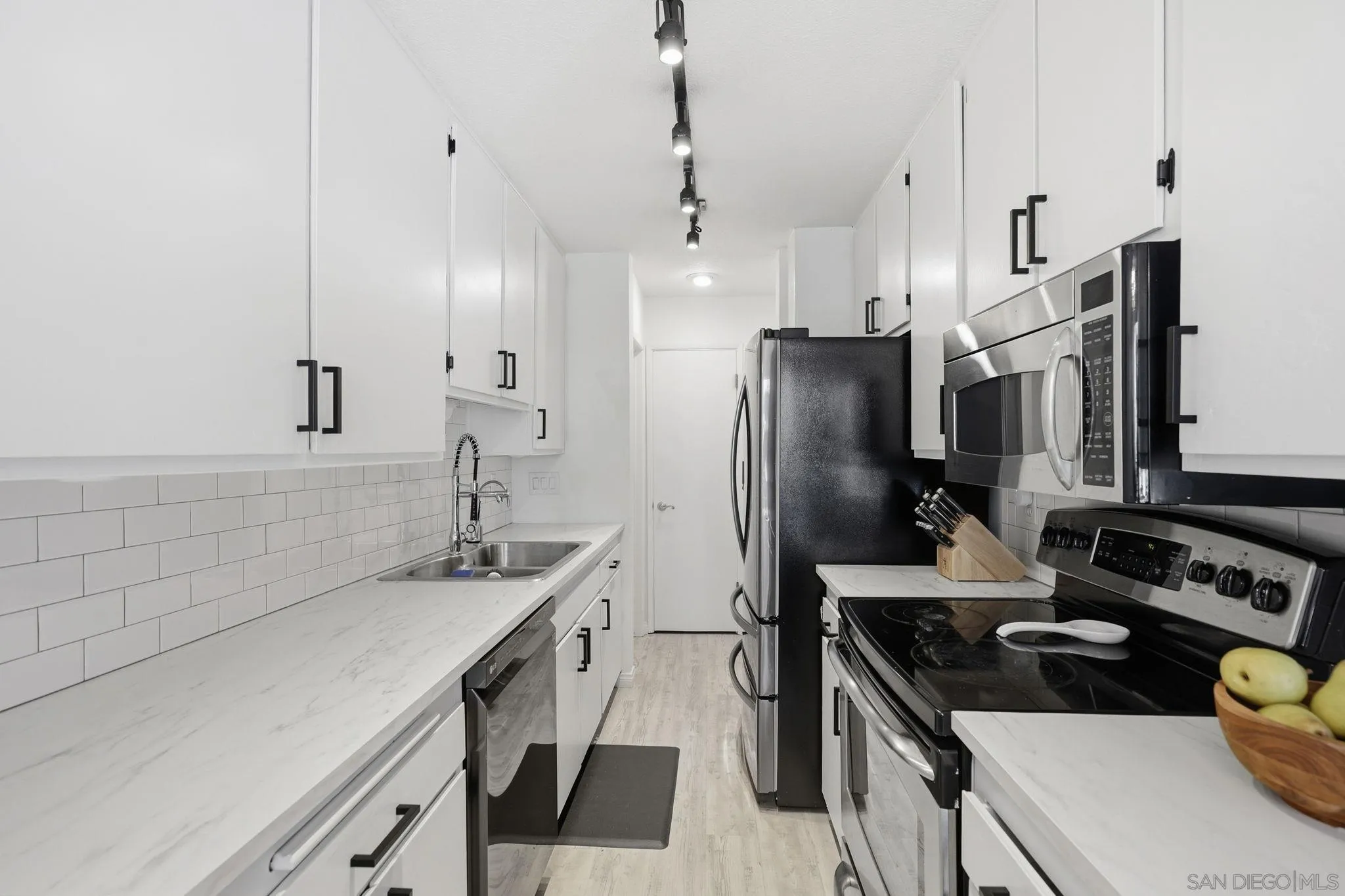 https://cdn.realtyfeed.com/cdn/127/260021109/2c7e8cabc7cc6dc0d4fc808460f8f0a0.webp