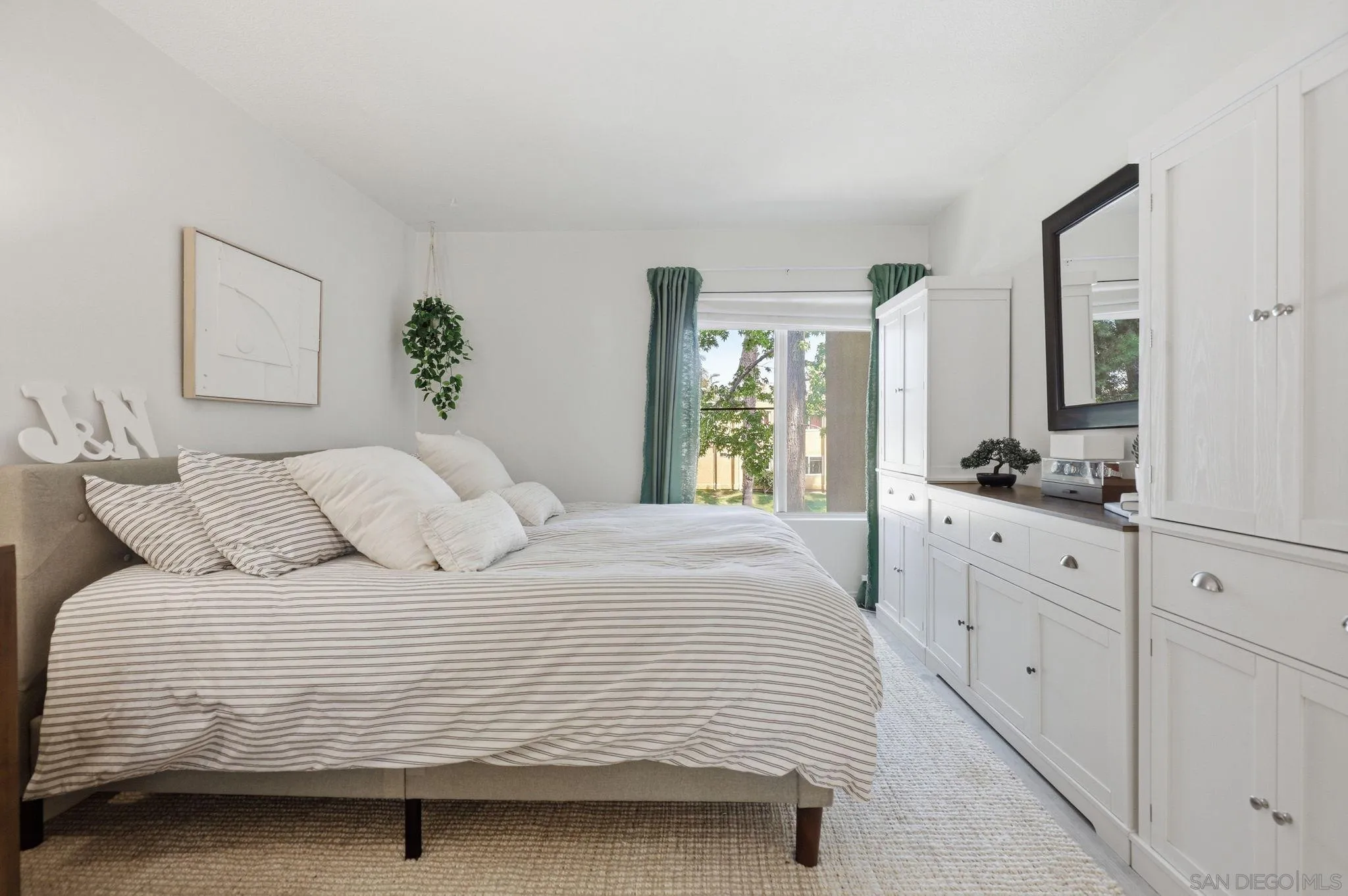 https://cdn.realtyfeed.com/cdn/127/260021109/31e352d2c57be139f827909014576bca.webp
