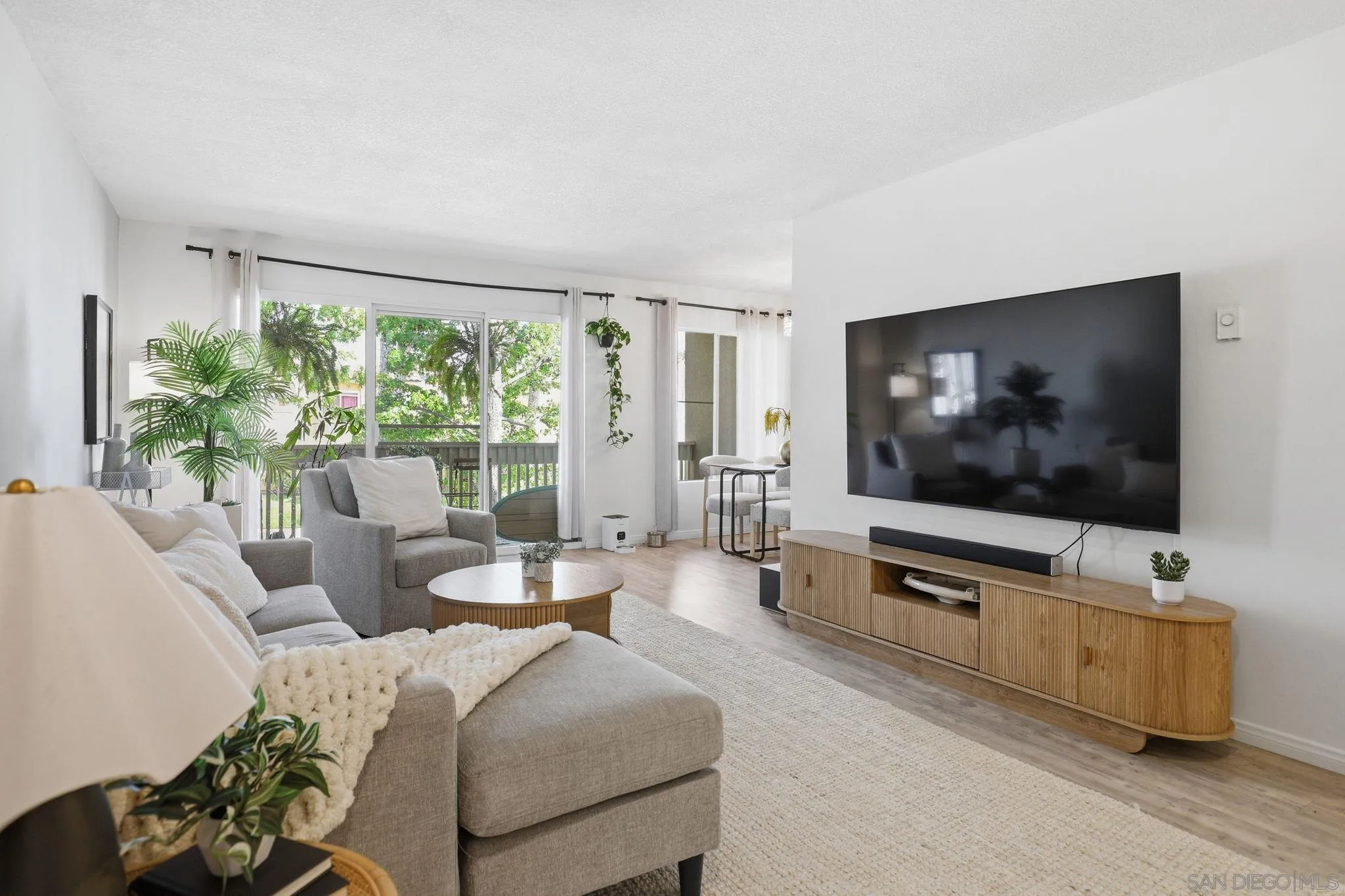 https://cdn.realtyfeed.com/cdn/127/260021109/33eae99fba685a5c665f97df79ace45c.webp