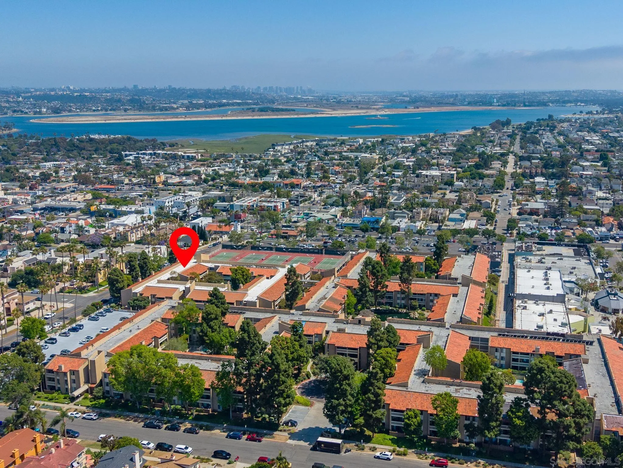 https://cdn.realtyfeed.com/cdn/127/260021109/4bdd1e0d5373f38cd564aaa6c6e92b53.webp