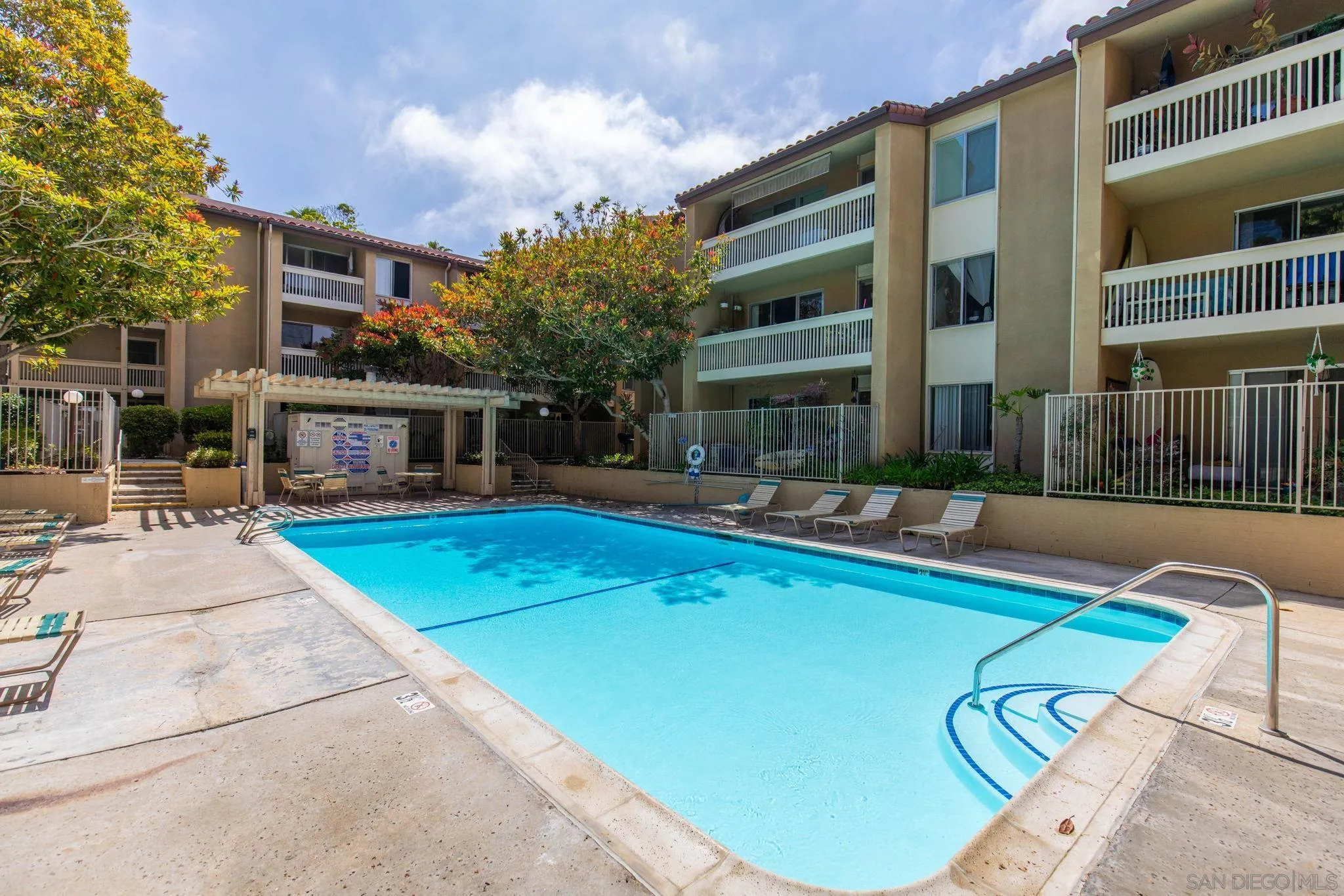 https://cdn.realtyfeed.com/cdn/127/260021109/50f92f822523cf4097f047e13694e75f.webp