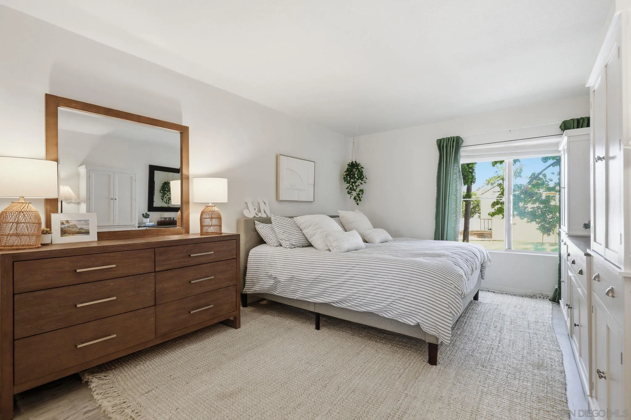 https://cdn.realtyfeed.com/cdn/127/260021109/5b0761148e312be559fc95a7e7c00810.webp