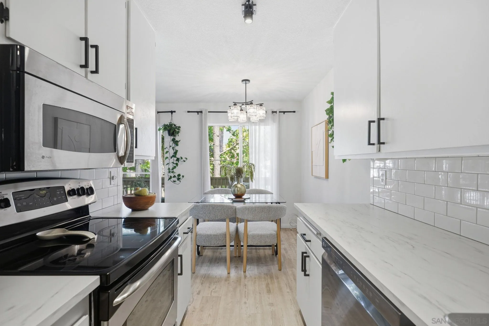 https://cdn.realtyfeed.com/cdn/127/260021109/8bab96842cc6f36ad0aac10315e83eaf.webp