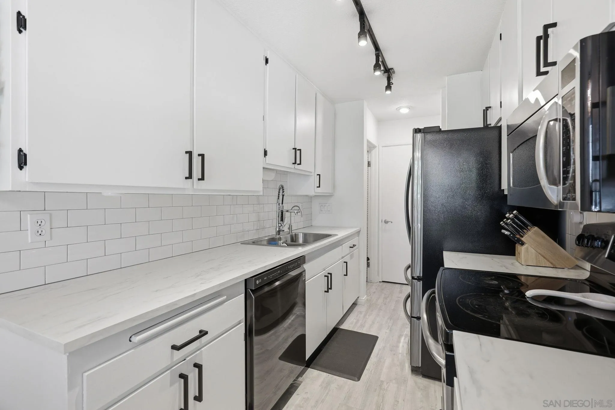 https://cdn.realtyfeed.com/cdn/127/260021109/bba46aed7b75c1210e58f5f942ee56a9.webp