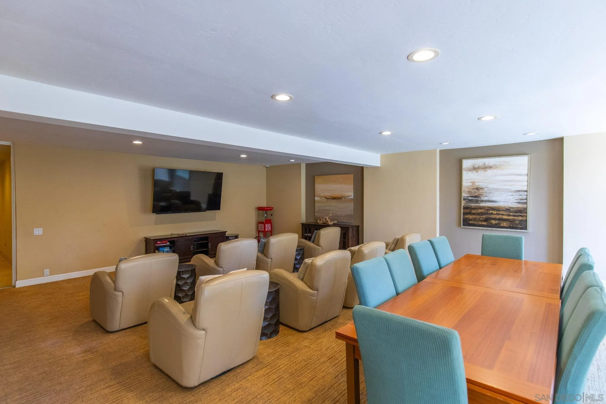 https://cdn.realtyfeed.com/cdn/127/260021109/efd32b63ac167a6abb2b75c34892493b.webp