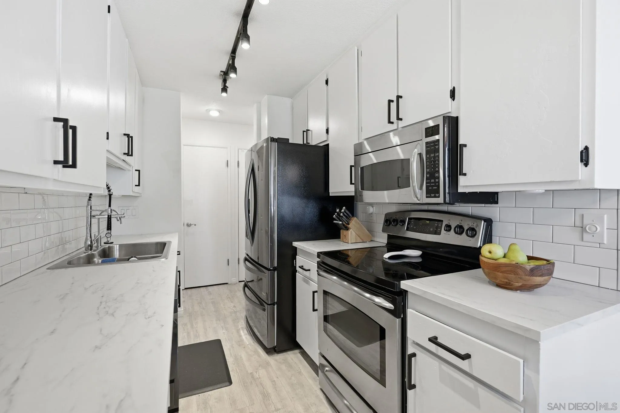 https://cdn.realtyfeed.com/cdn/127/260021109/f30f06336a400596d2697a7de645bc2a.webp