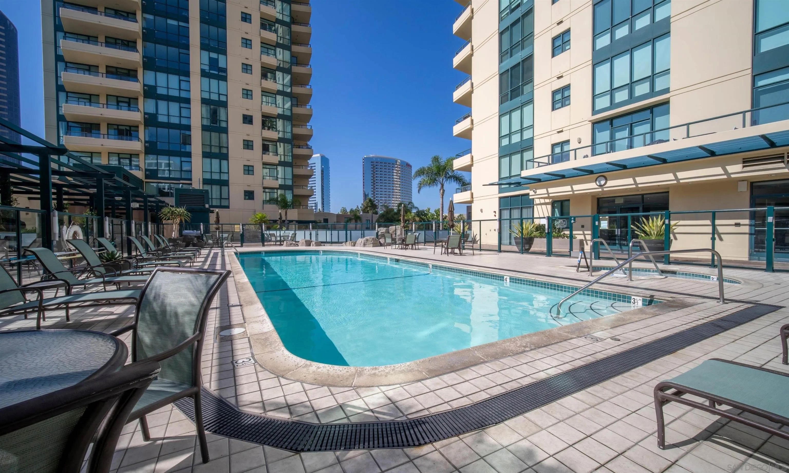 https://cdn.realtyfeed.com/cdn/127/260021112/004cb0d85de374b17ce40abfdc36406b.webp
