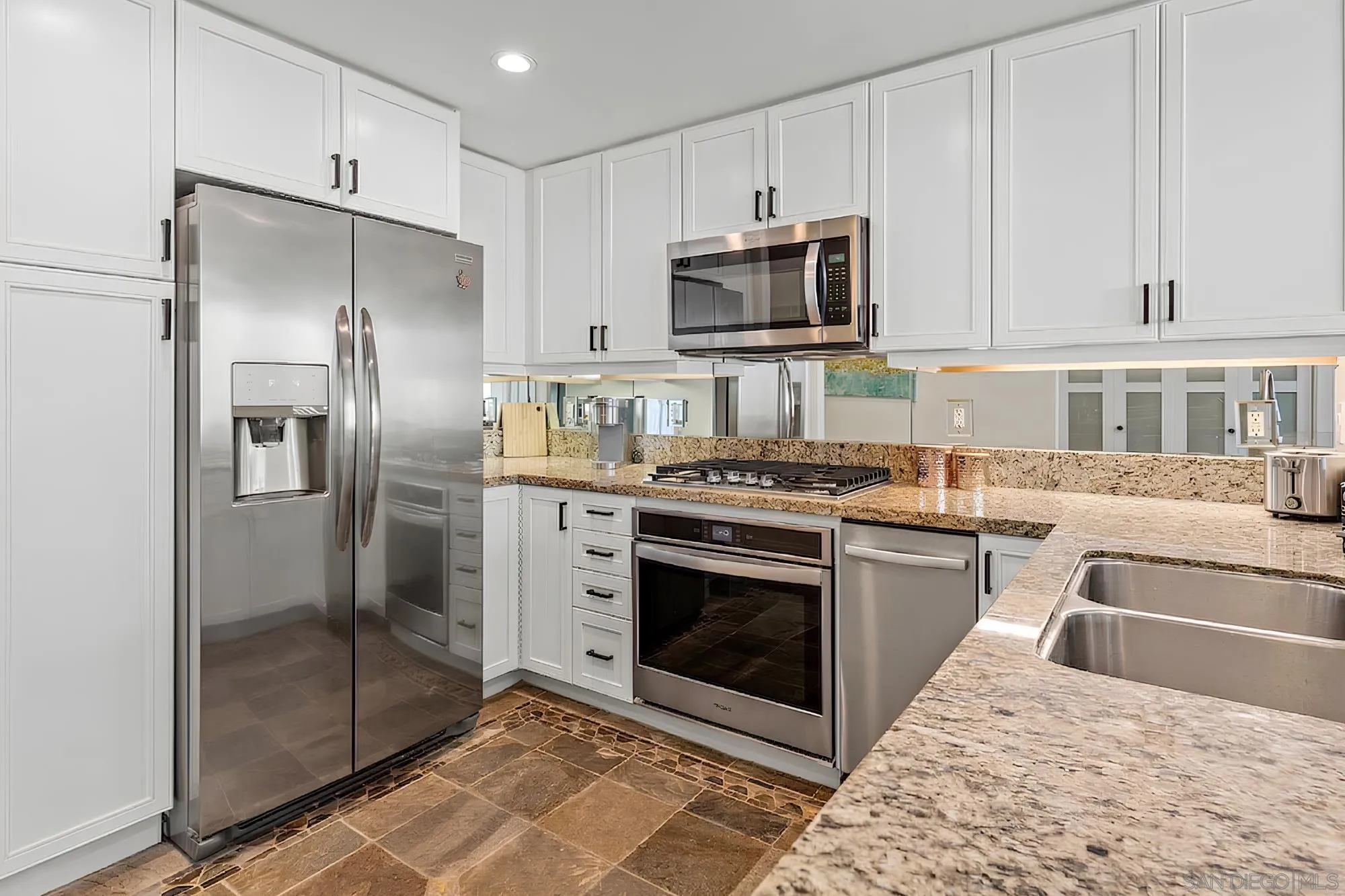https://cdn.realtyfeed.com/cdn/127/260021112/b24a1651904664eda5dd139f57be32ba.webp
