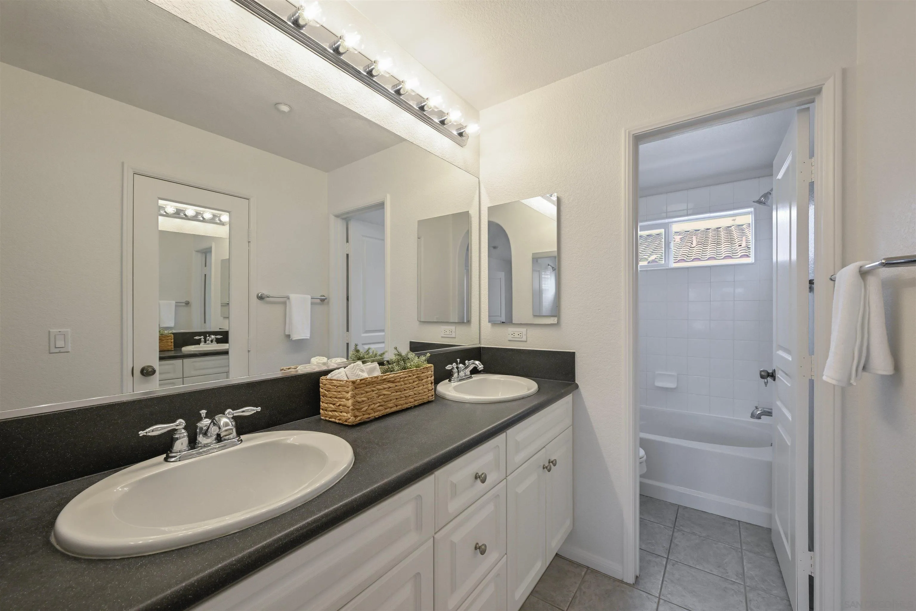 https://cdn.realtyfeed.com/cdn/127/260021121/881e4dc020f480aac58561f5722f7005.webp