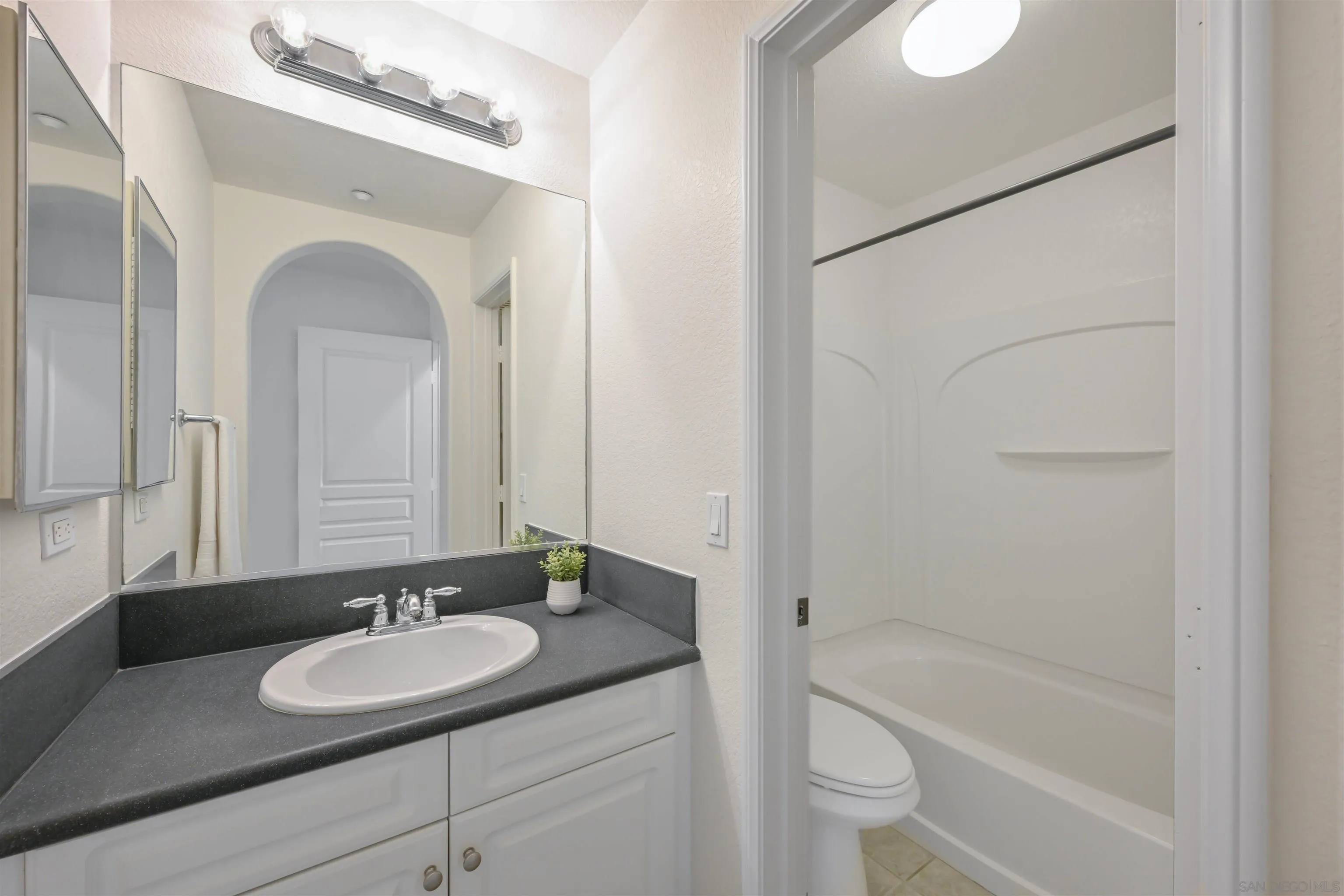 https://cdn.realtyfeed.com/cdn/127/260021121/a8808f13798ab6659398f53dcfe1f555.webp