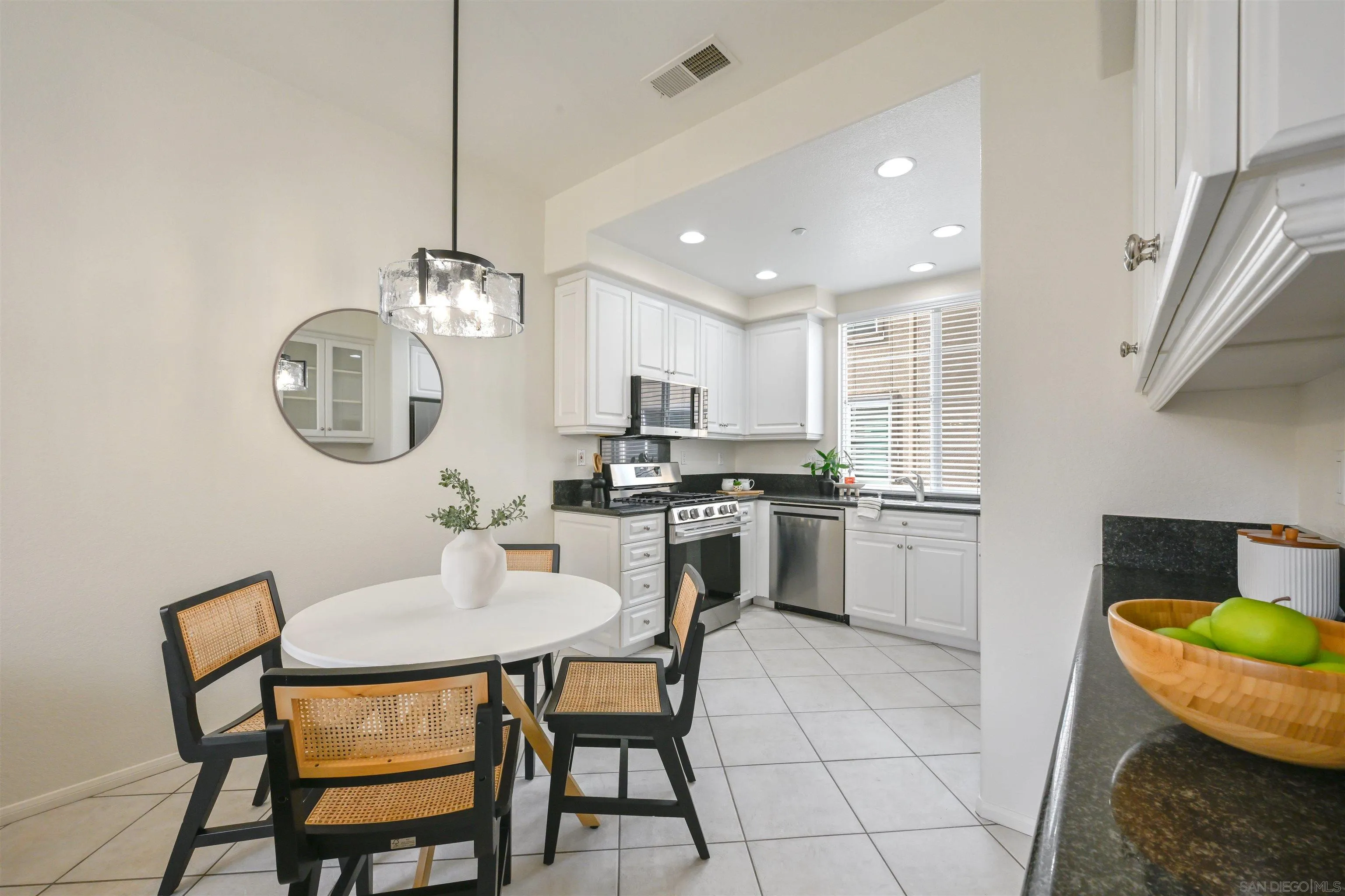 https://cdn.realtyfeed.com/cdn/127/260021121/d117216ed30f88c71affbc9f2ea0c637.webp