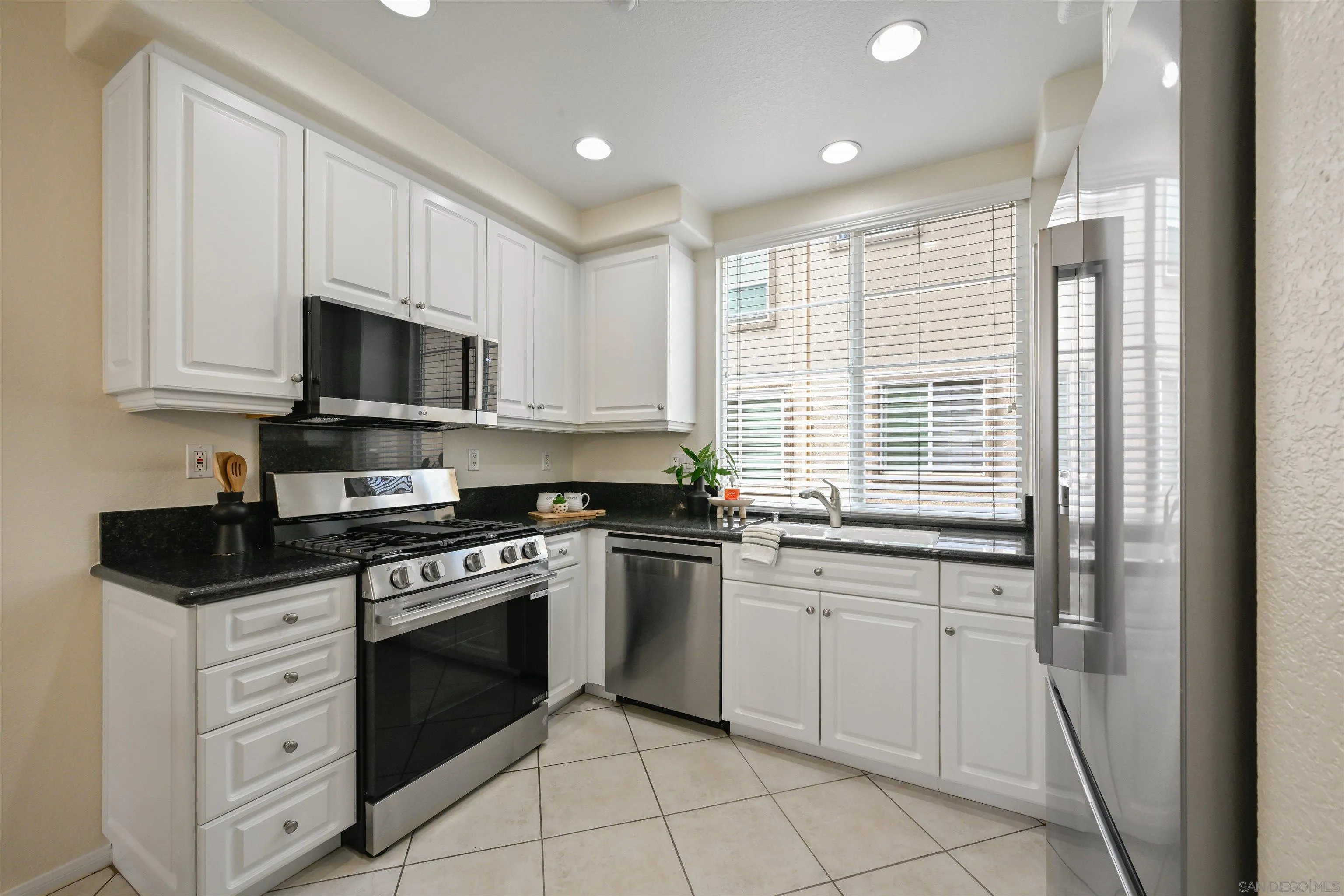 https://cdn.realtyfeed.com/cdn/127/260021121/ddfc9c48064f0cc9d4a43f0a7241f475.webp