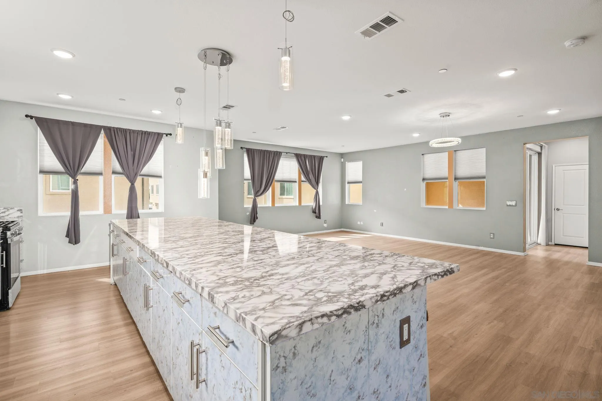 https://cdn.realtyfeed.com/cdn/127/260021122/21d855df334957293cf6b7d1550eabed.webp