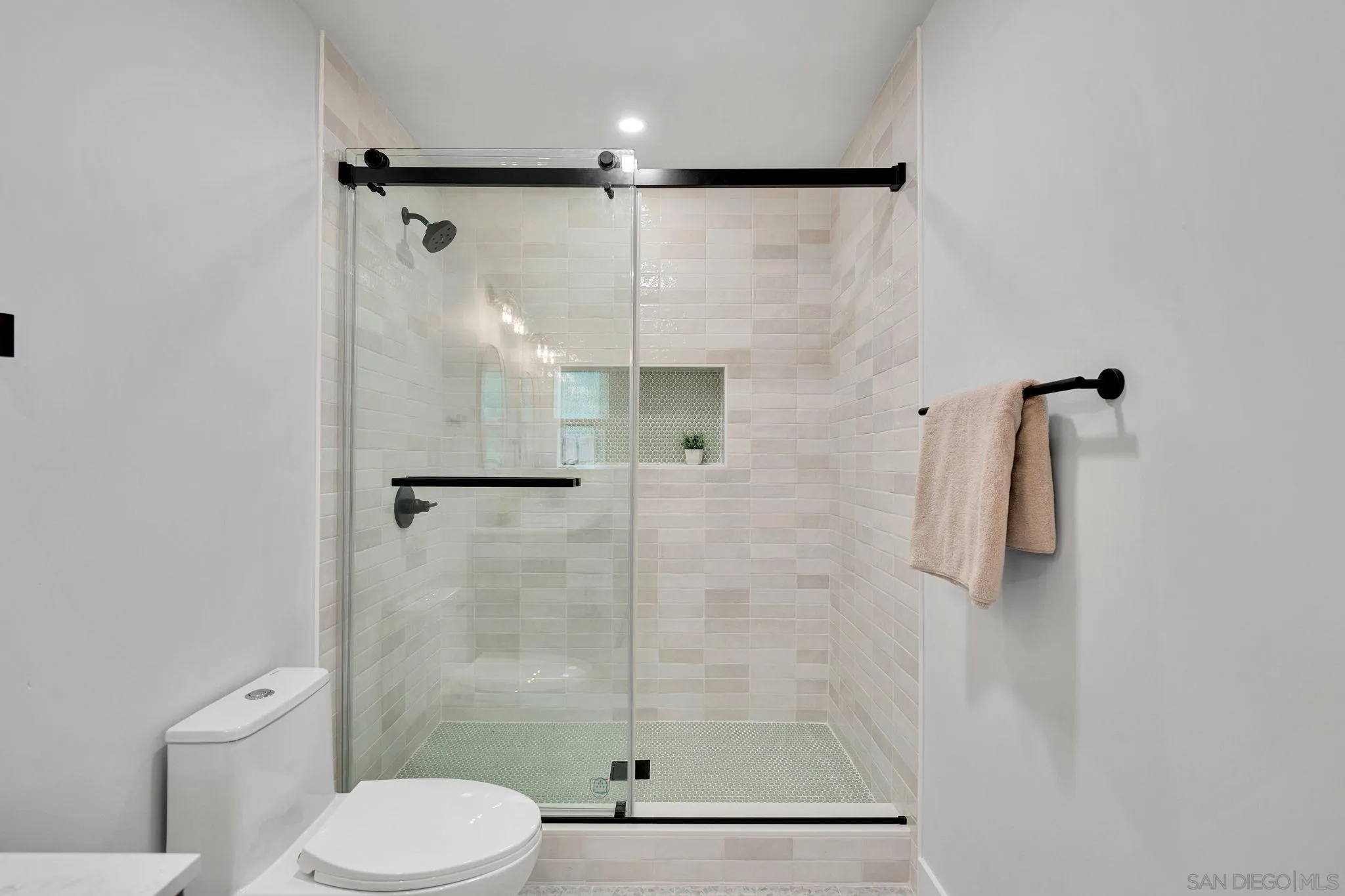 https://cdn.realtyfeed.com/cdn/127/260021123/011fad30b831c9236871fb8bc42466b2.webp