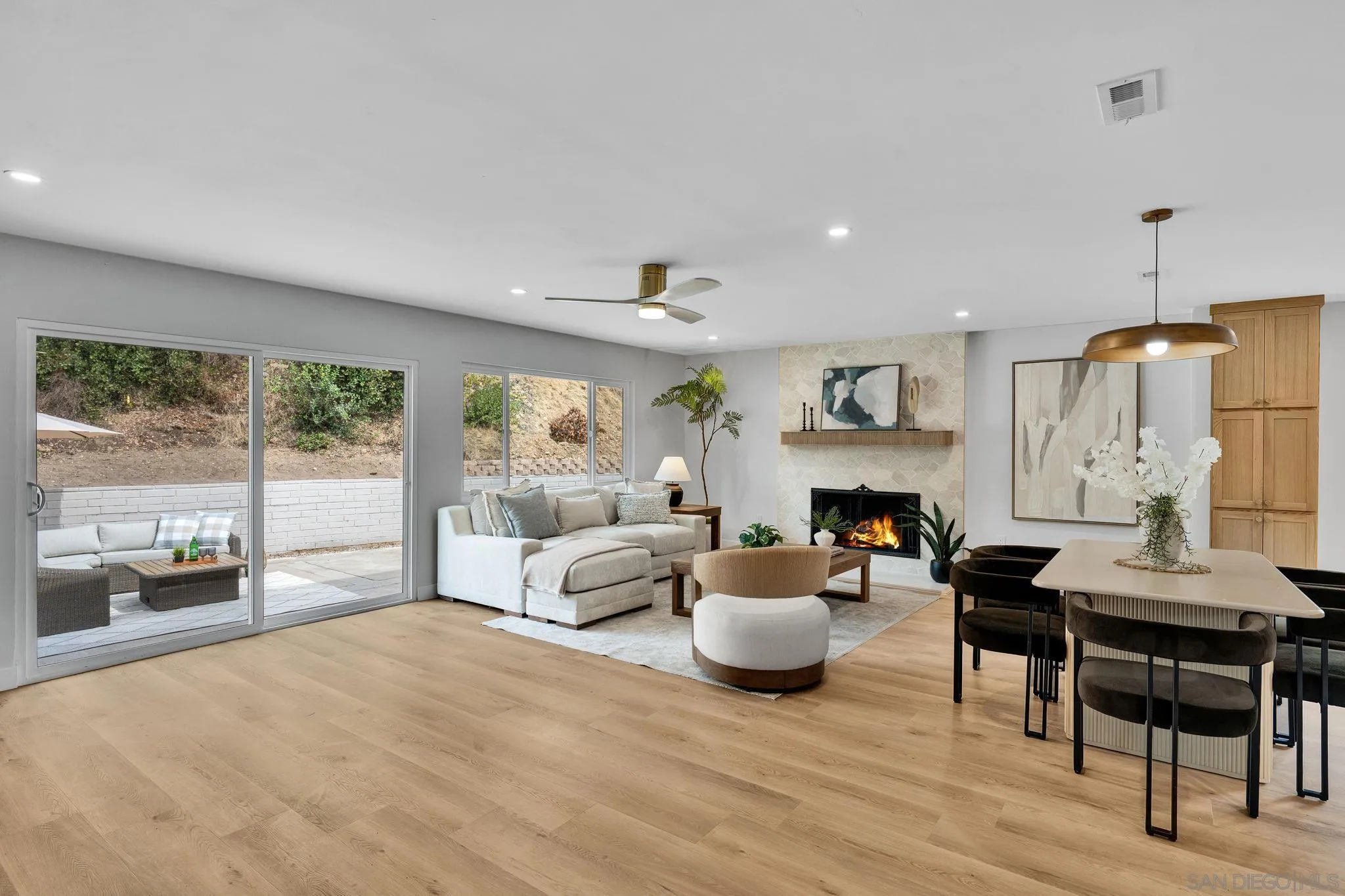 https://cdn.realtyfeed.com/cdn/127/260021123/21e4fc452267489f2b0f2770a4346840.webp