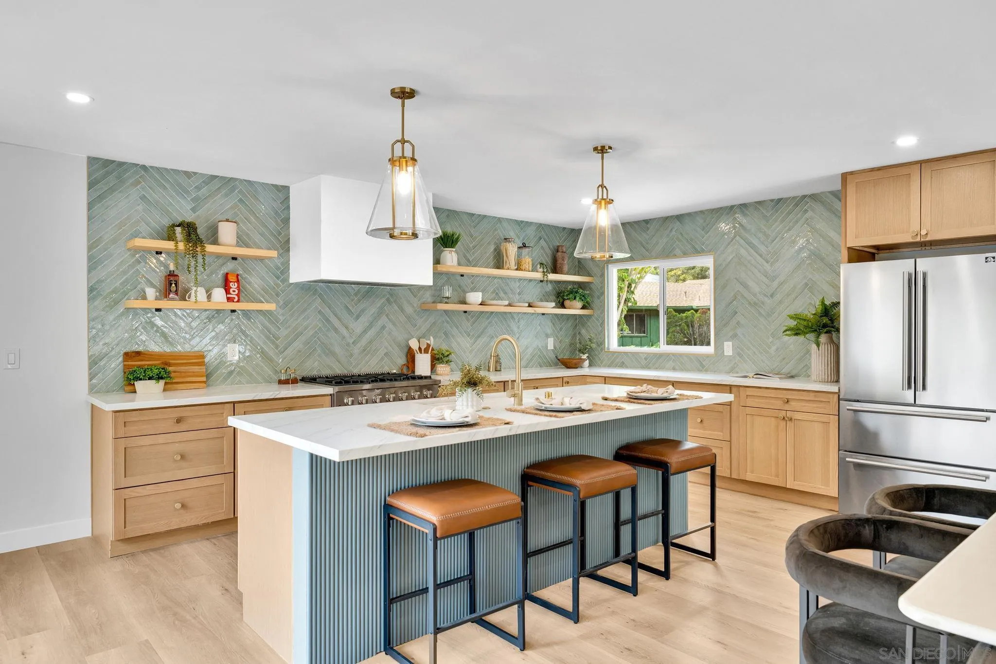 https://cdn.realtyfeed.com/cdn/127/260021123/44b77e7d50a7a3ab2eb62d5cde8a459e.webp