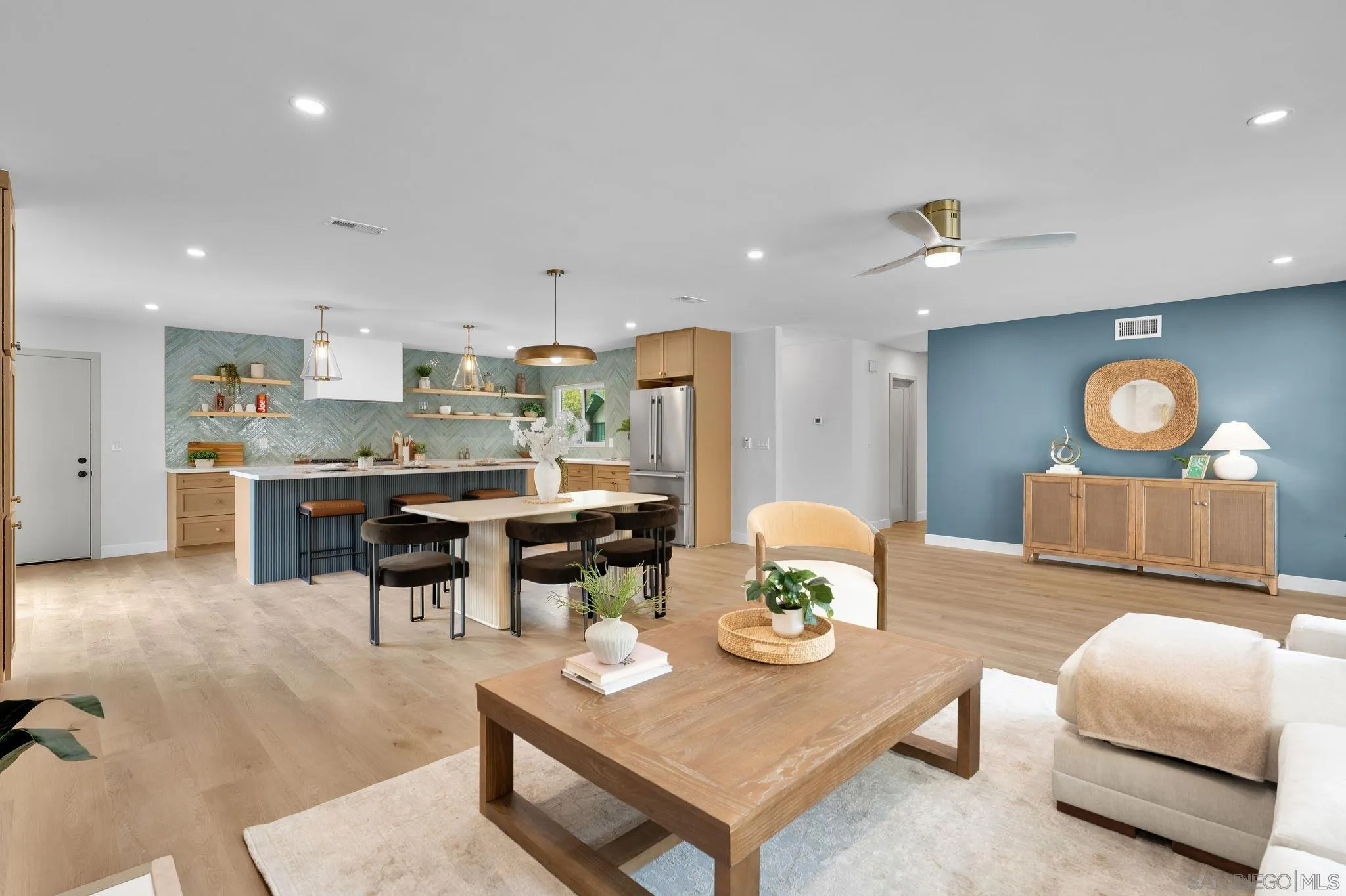 https://cdn.realtyfeed.com/cdn/127/260021123/76be179f18b5e74cbb21a3f1c9d66973.webp