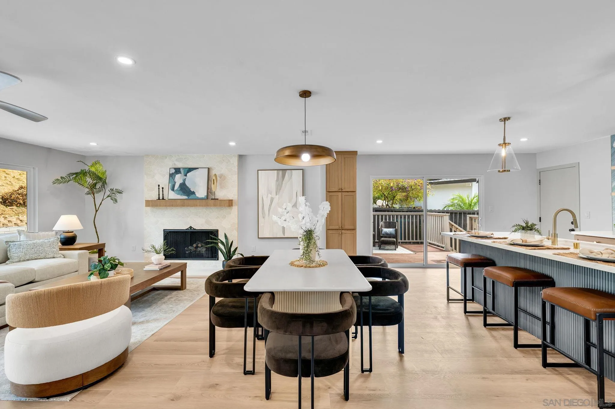 https://cdn.realtyfeed.com/cdn/127/260021123/78a89c70561bbf1cb5cdce02757cc748.webp