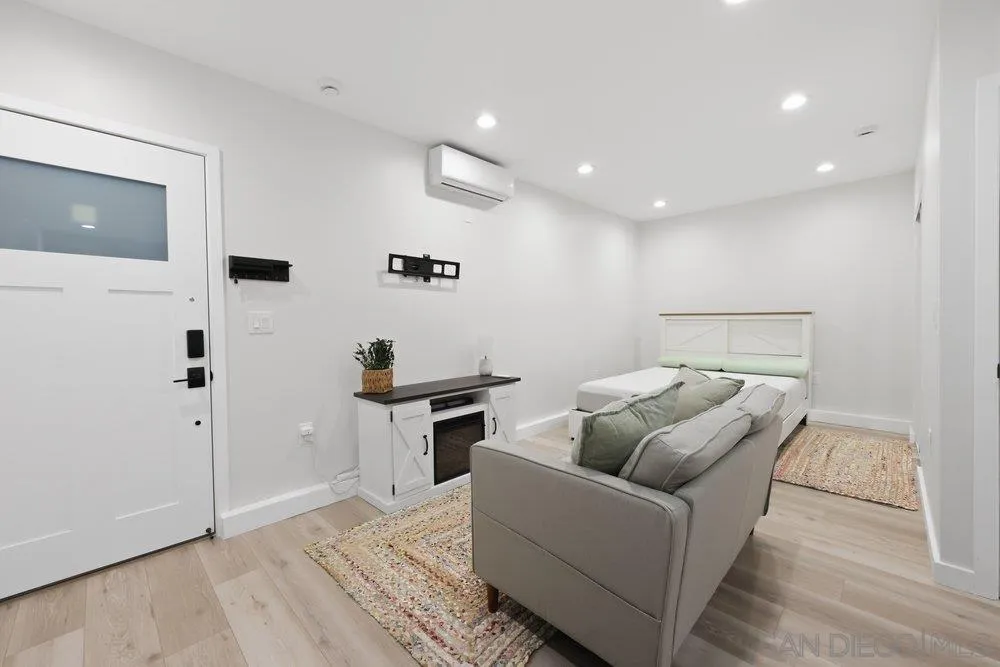 https://cdn.realtyfeed.com/cdn/127/260021125/5cddeaee7170619263e90e4484aa2bca.webp