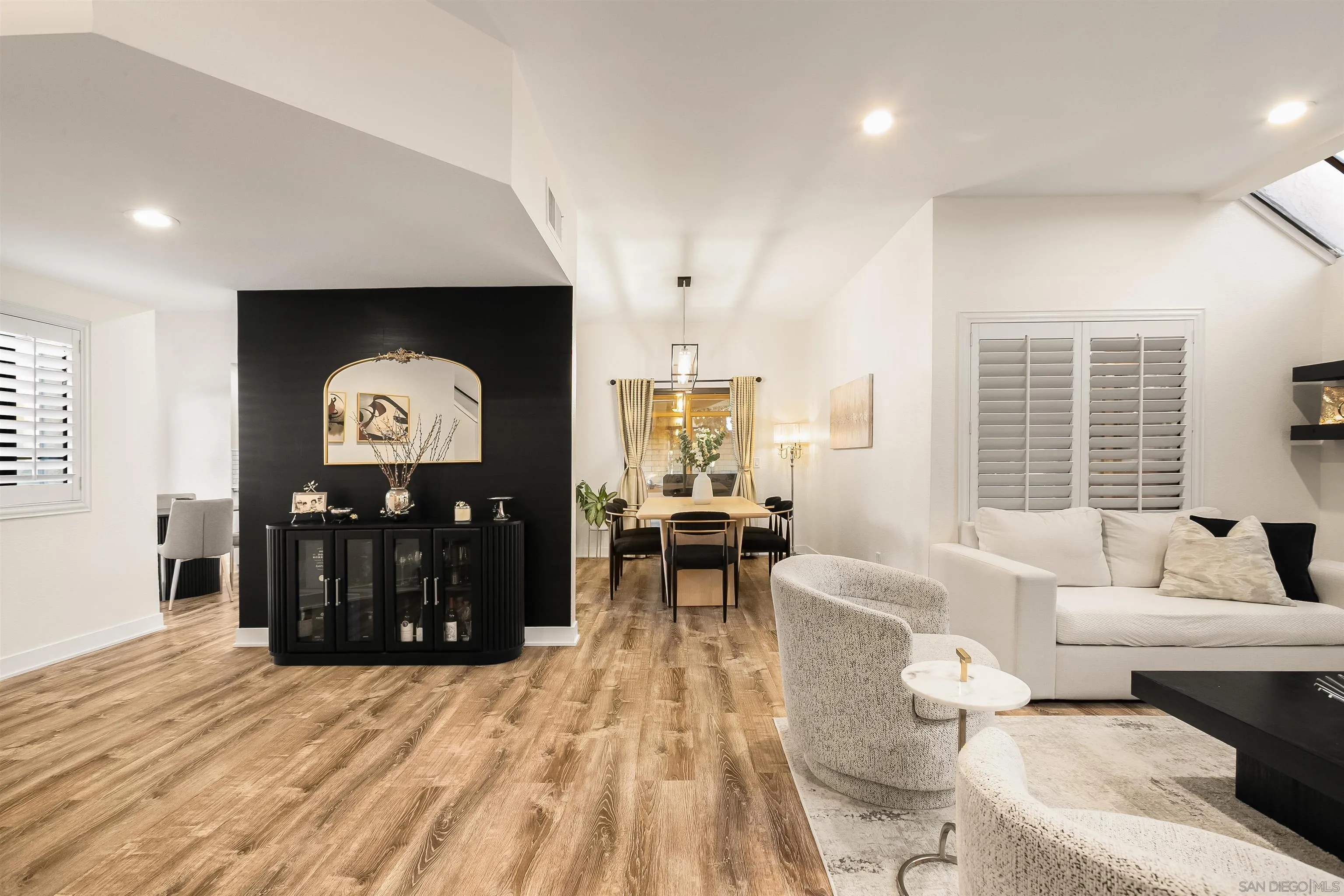 https://cdn.realtyfeed.com/cdn/127/260021134/4b7dfe349efc8e981f18ce46af210e85.webp