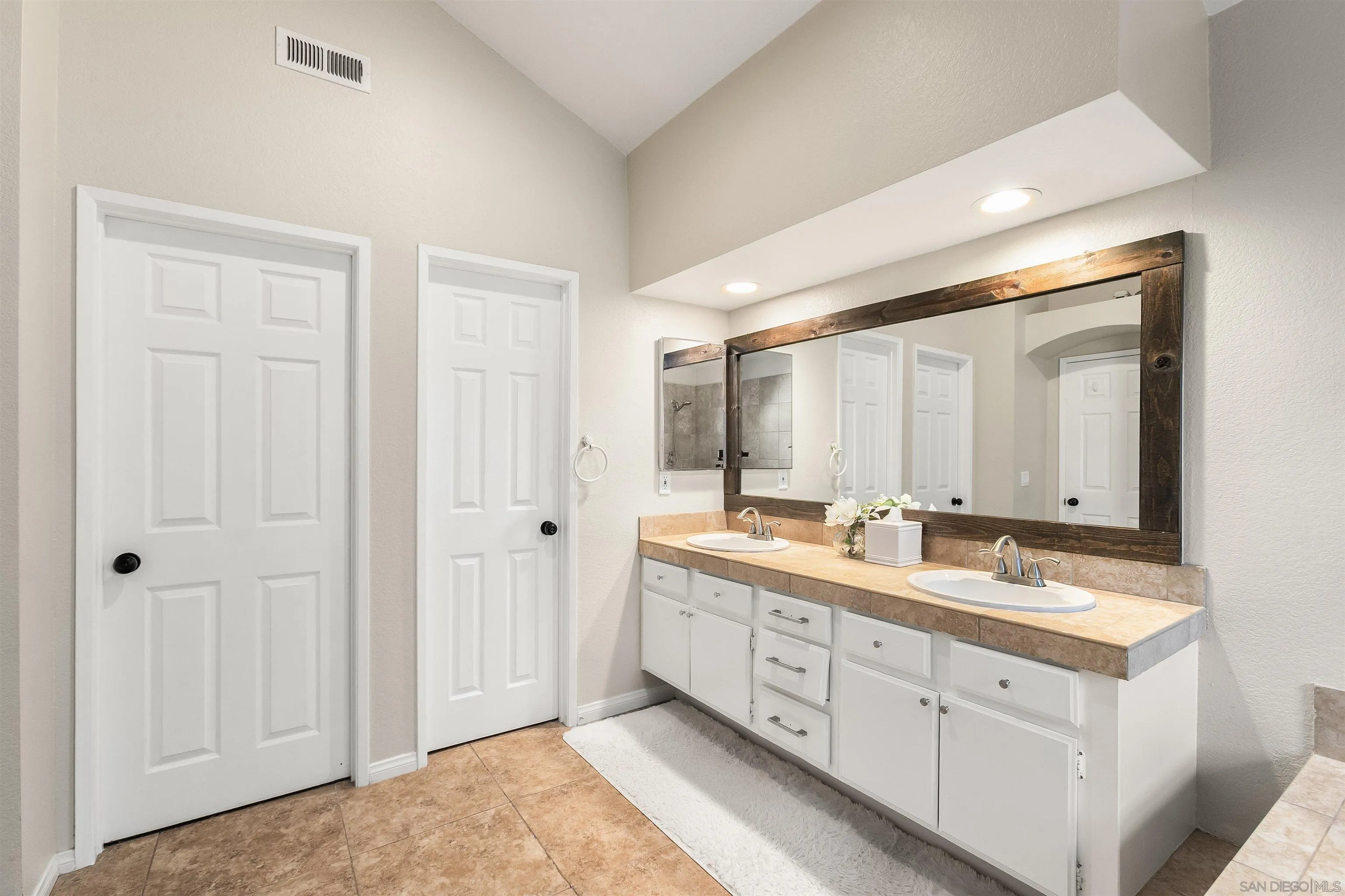 https://cdn.realtyfeed.com/cdn/127/260021134/68e11e24c2e3377e72067a60e9e82ed4.webp