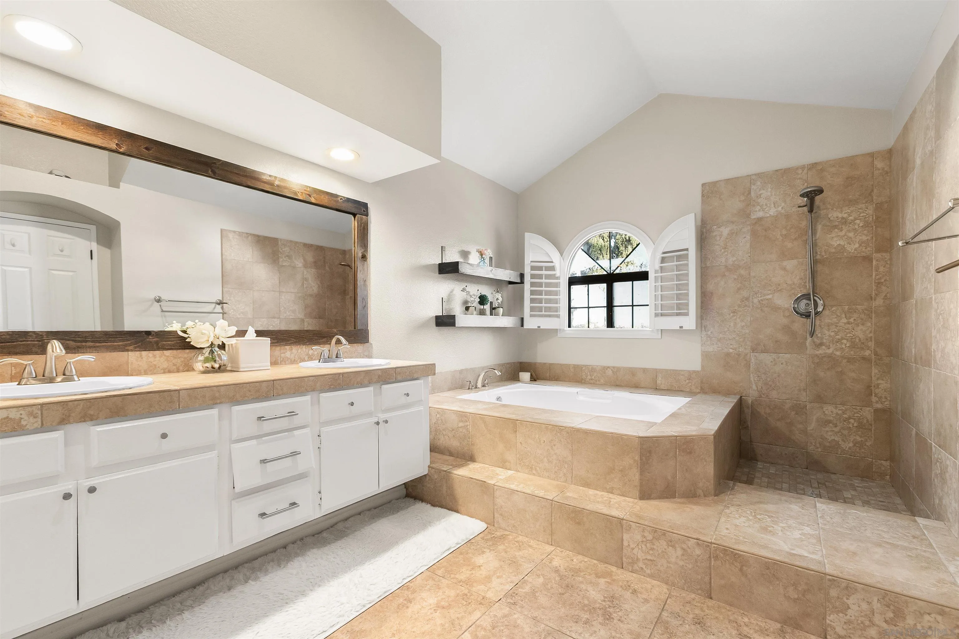 https://cdn.realtyfeed.com/cdn/127/260021134/a174568976b3aa22f94315fe859337e1.webp