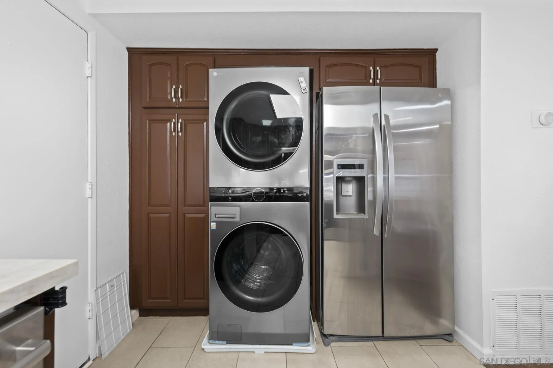 https://cdn.realtyfeed.com/cdn/127/260021138/3910972c78aa29513aeabfc4aca59363.webp