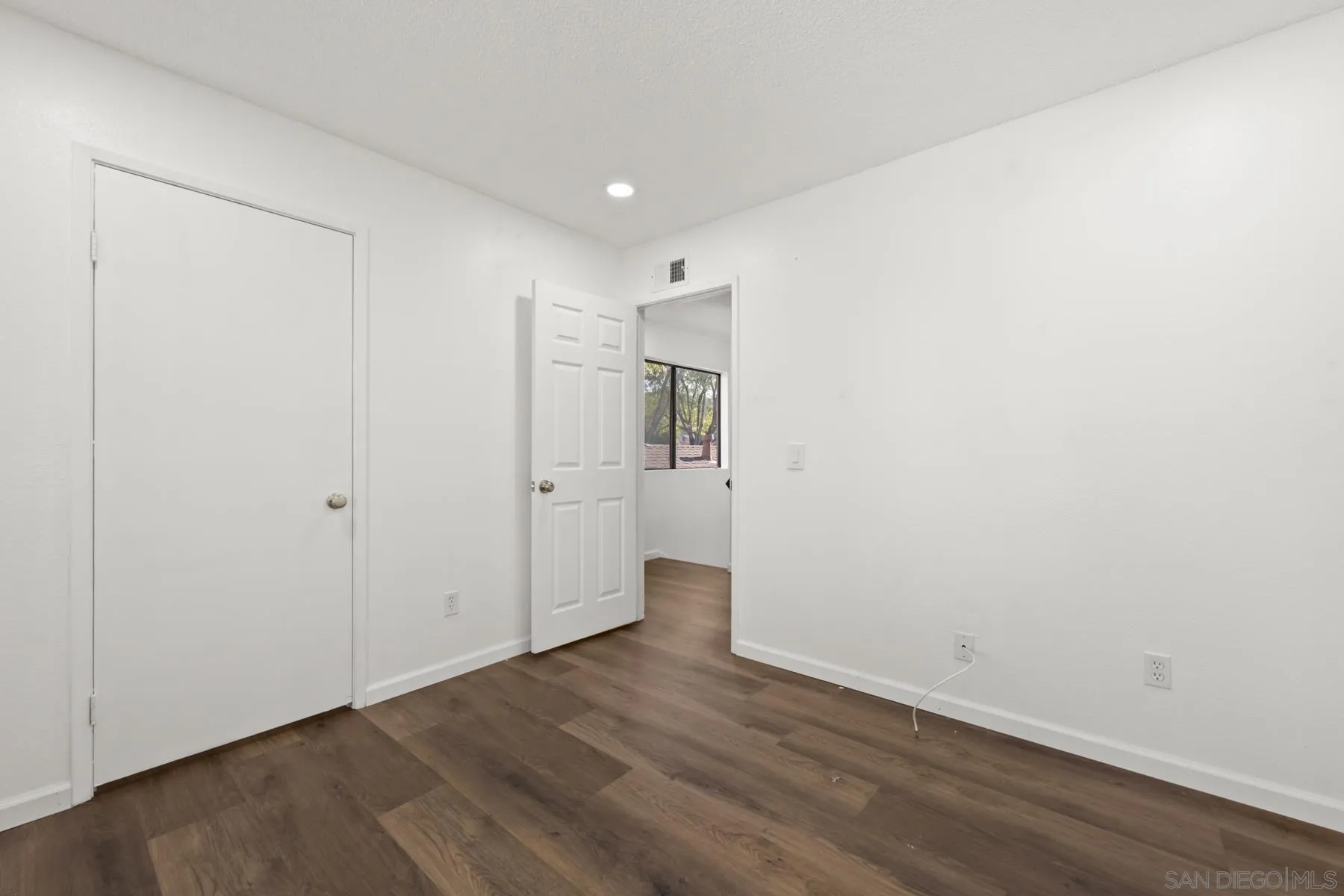 https://cdn.realtyfeed.com/cdn/127/260021138/64b1802d6671c8a8f6f32d120efc4df4.webp