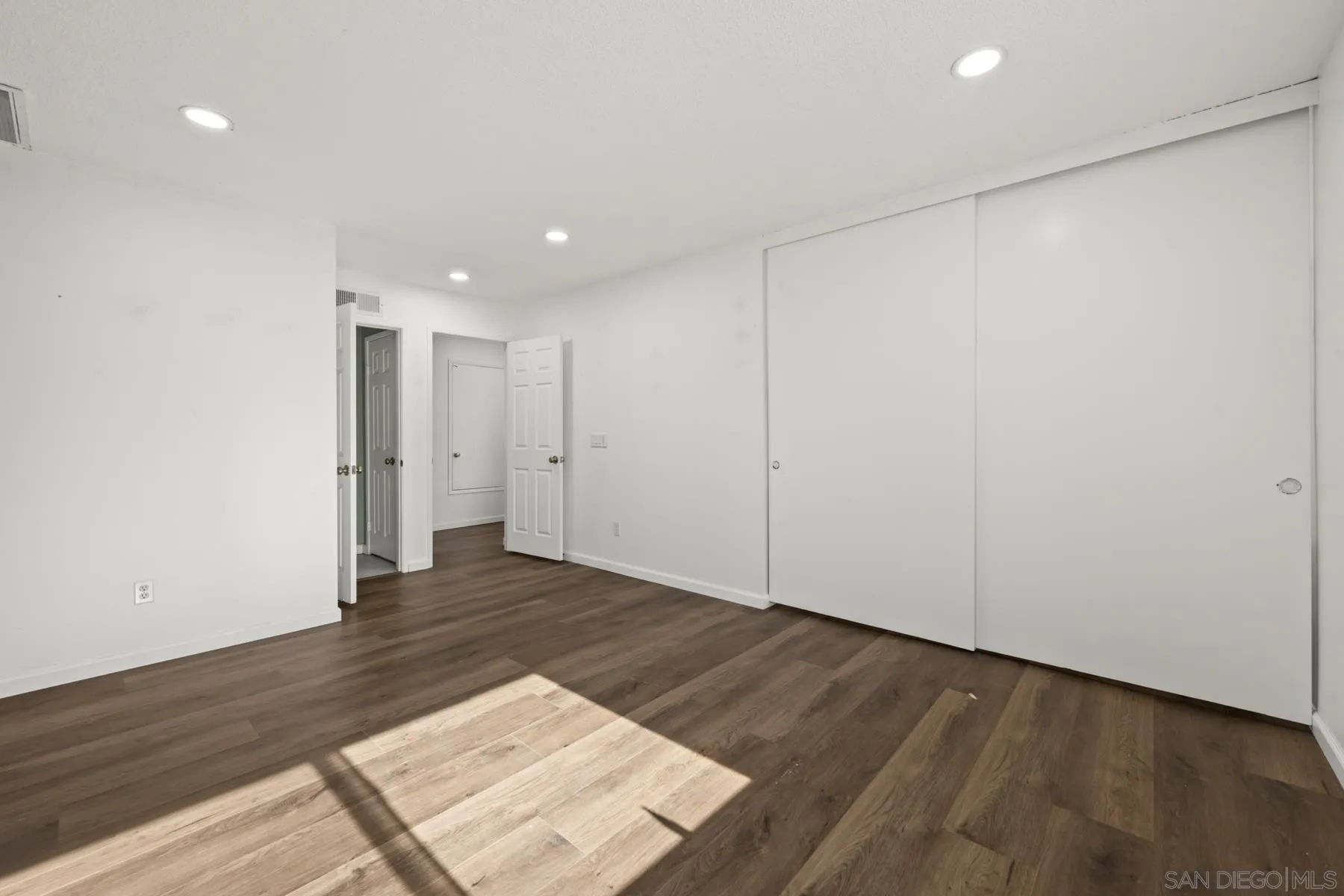https://cdn.realtyfeed.com/cdn/127/260021138/65db83560e8bcfad9150a06eaa7f40a6.webp