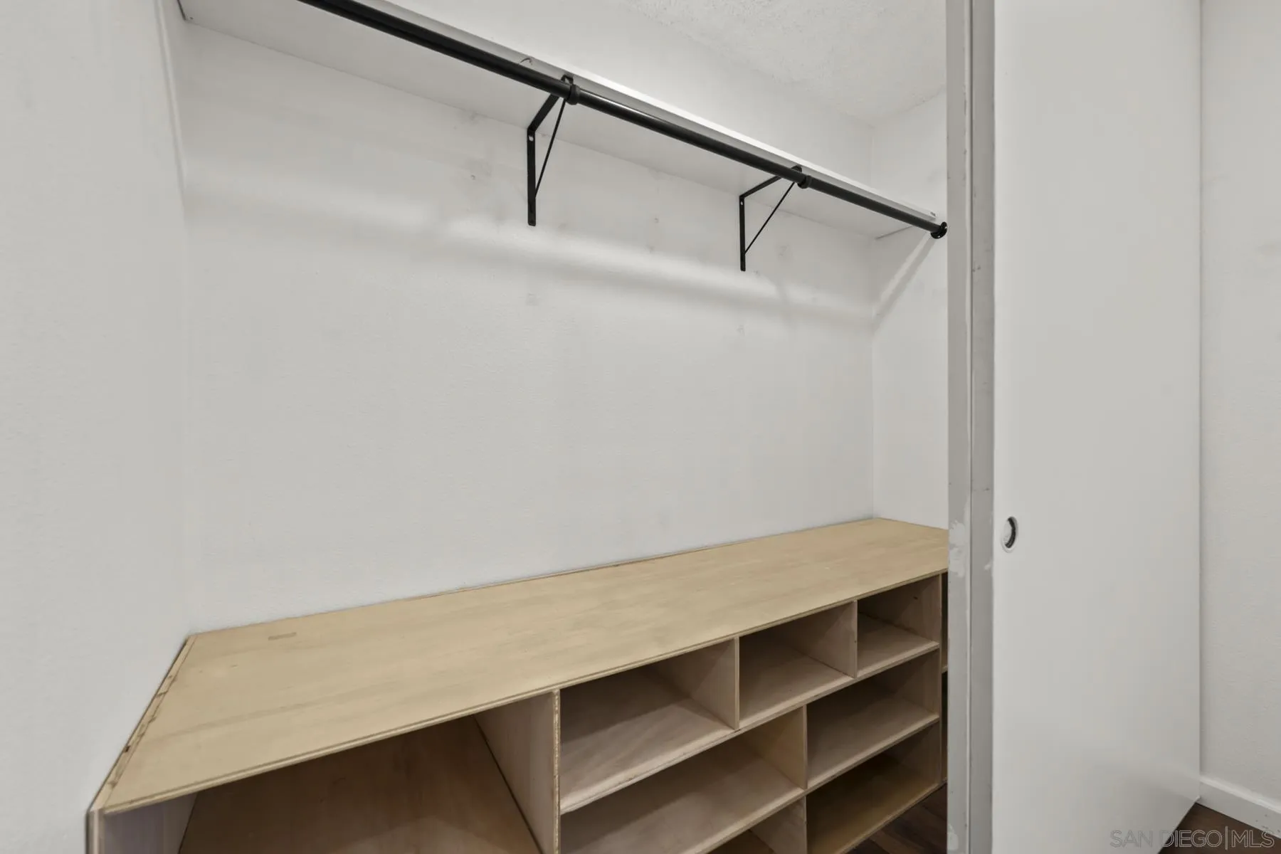 https://cdn.realtyfeed.com/cdn/127/260021138/83d98298e0838e4b41bf70728ae1777c.webp