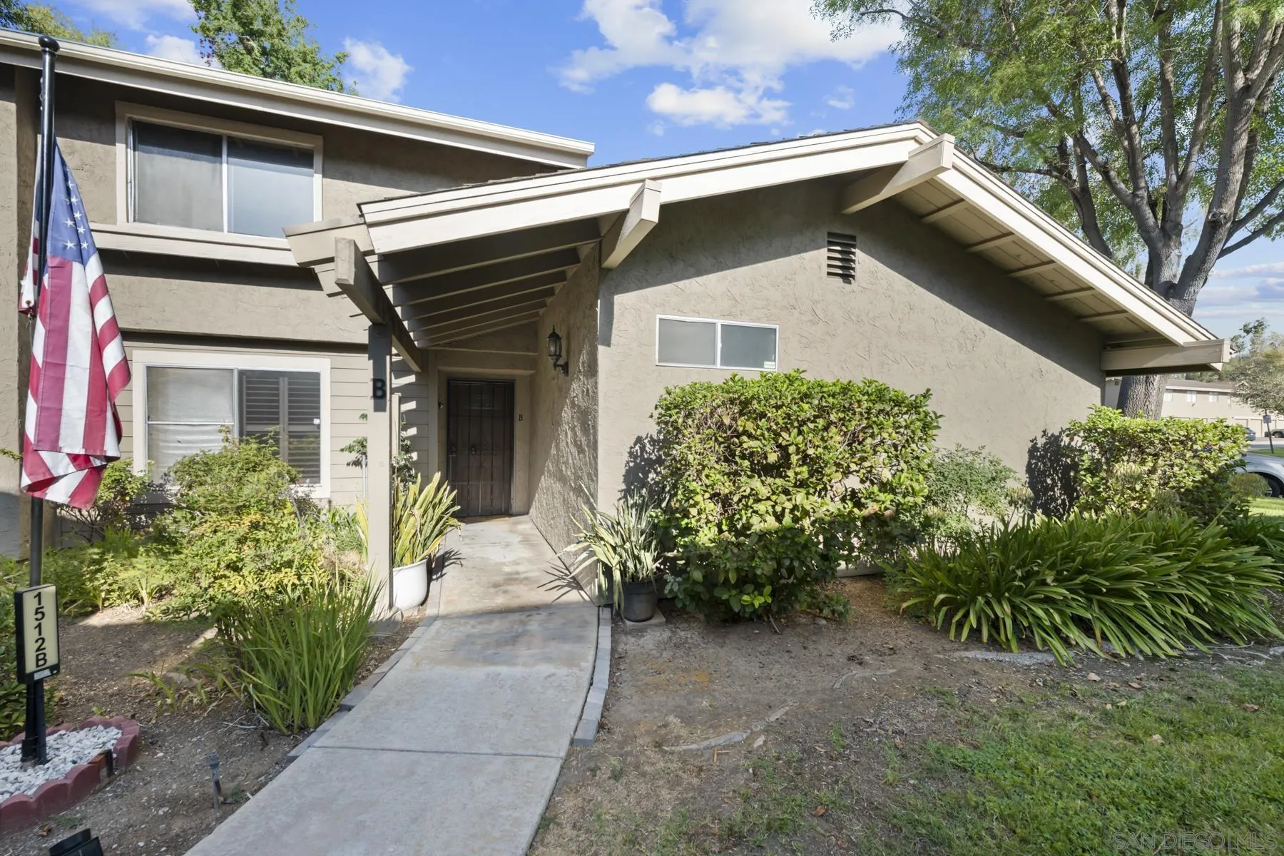https://cdn.realtyfeed.com/cdn/127/260021138/bc4d4537be8acbcbb63cf74e7aca1100.webp