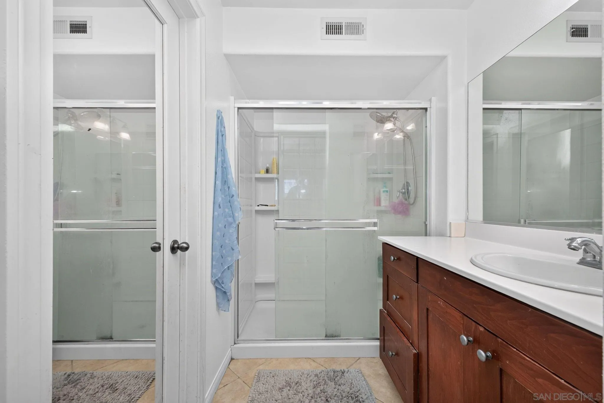 https://cdn.realtyfeed.com/cdn/127/260021141/826bf6fa8e1079ada8b649857d62401d.webp